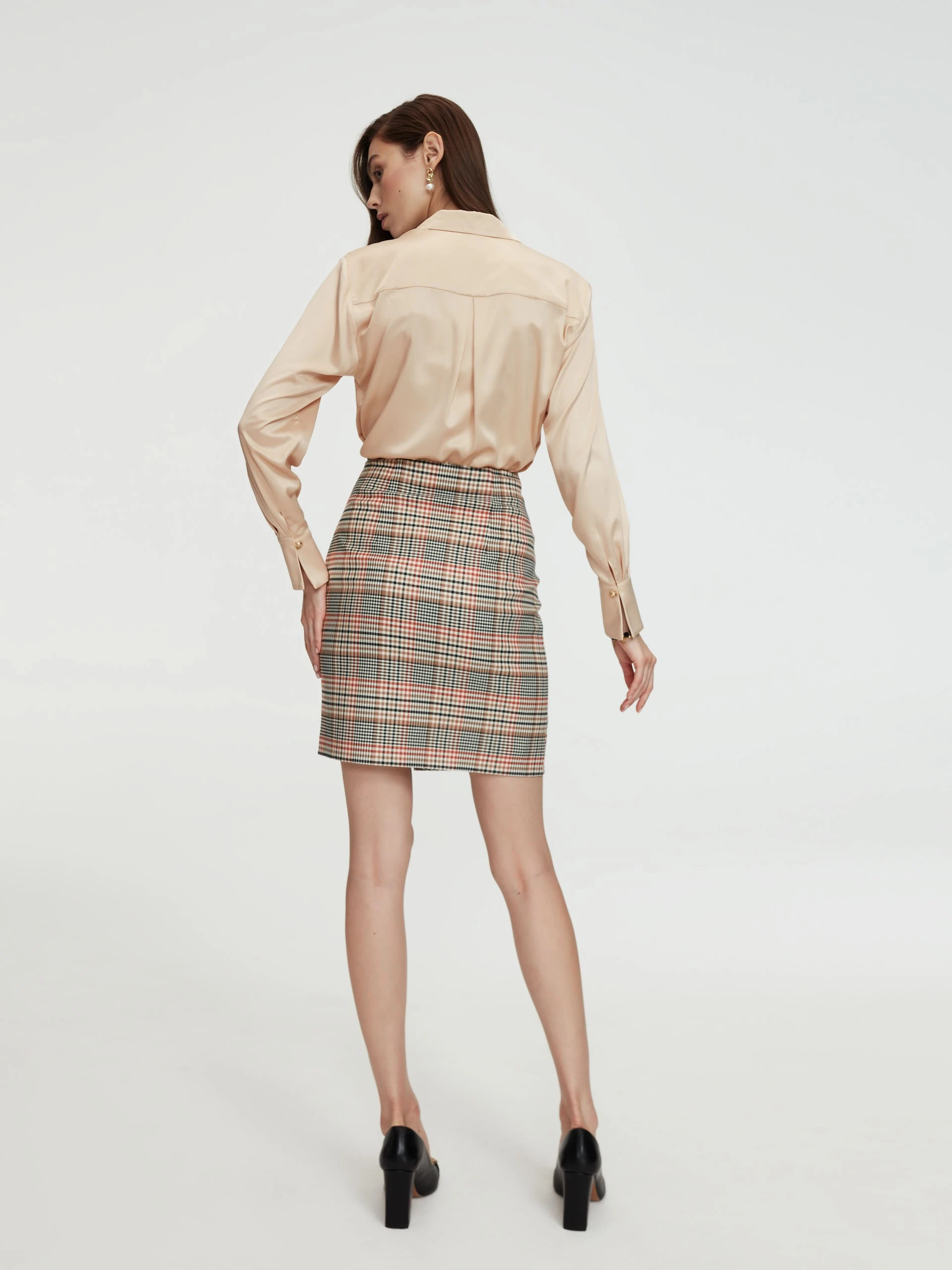 Elegant shirt in beige