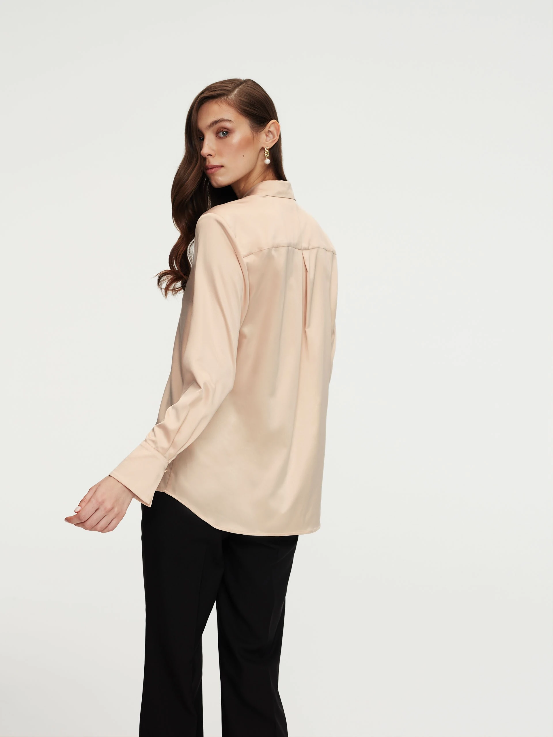 Elegant shirt in beige