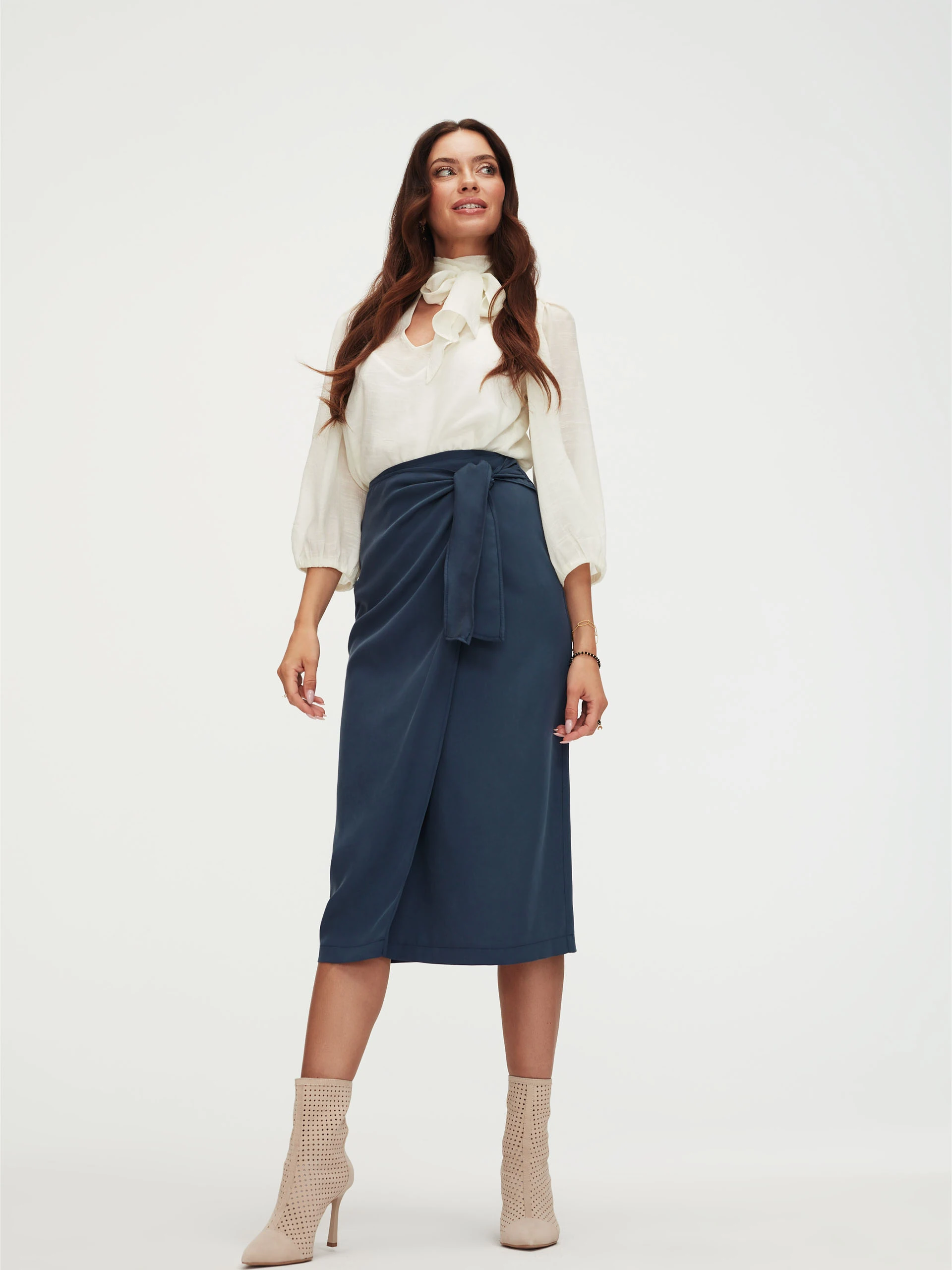 Navy high-waisted skirt with waist tie