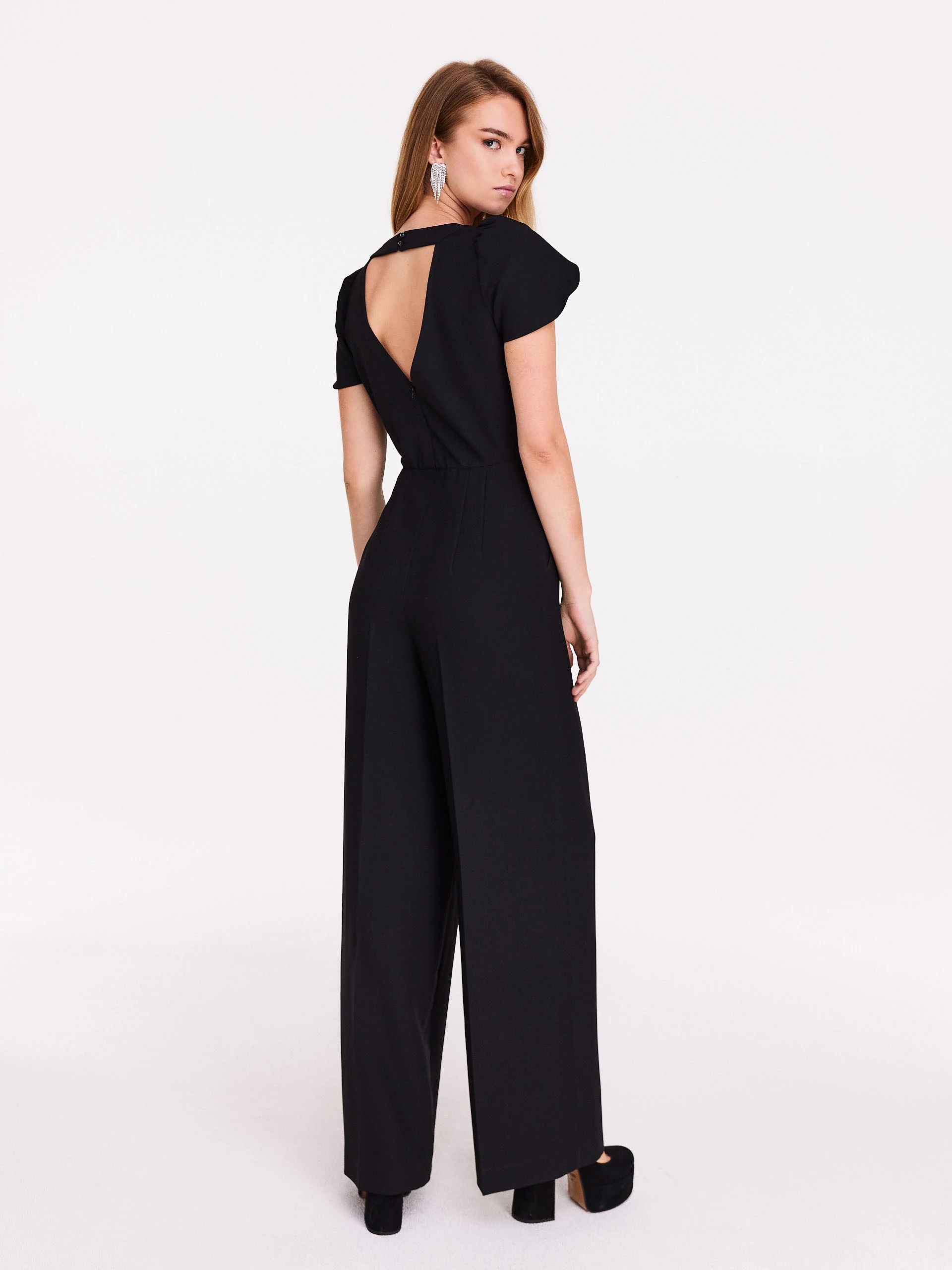 Elegant black jumpsuit with V neckline