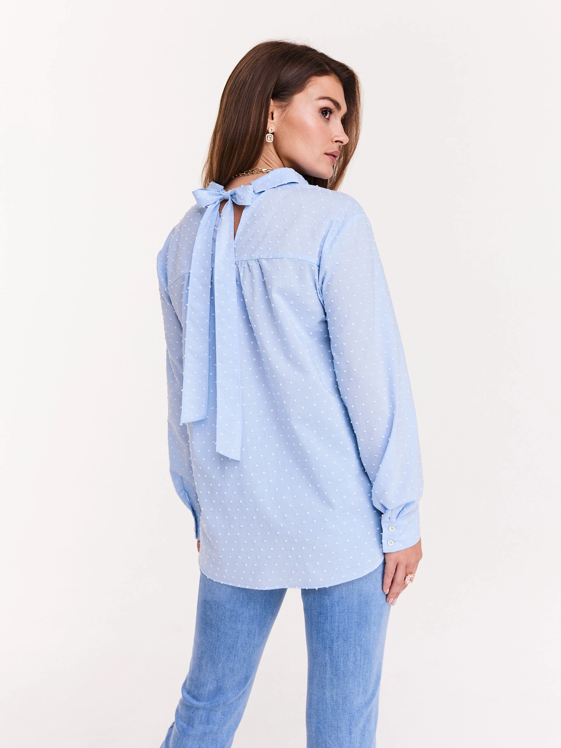 Loose blue shirt with binding on the back