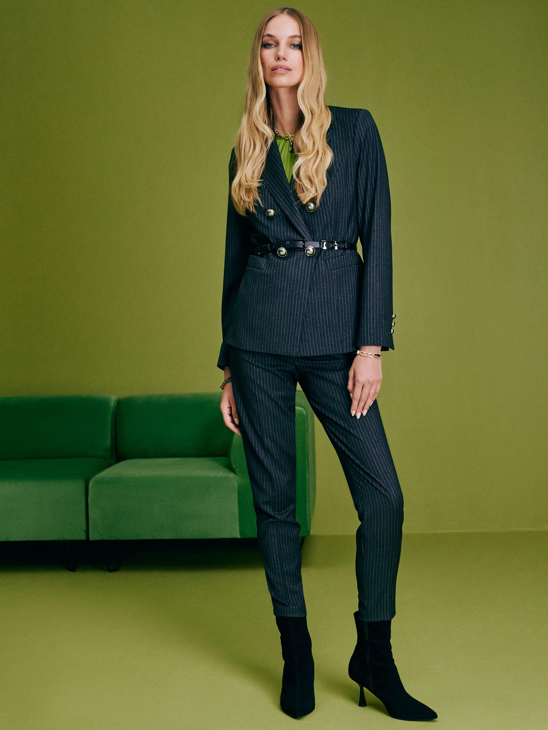 Double-breasted waisted blazer
