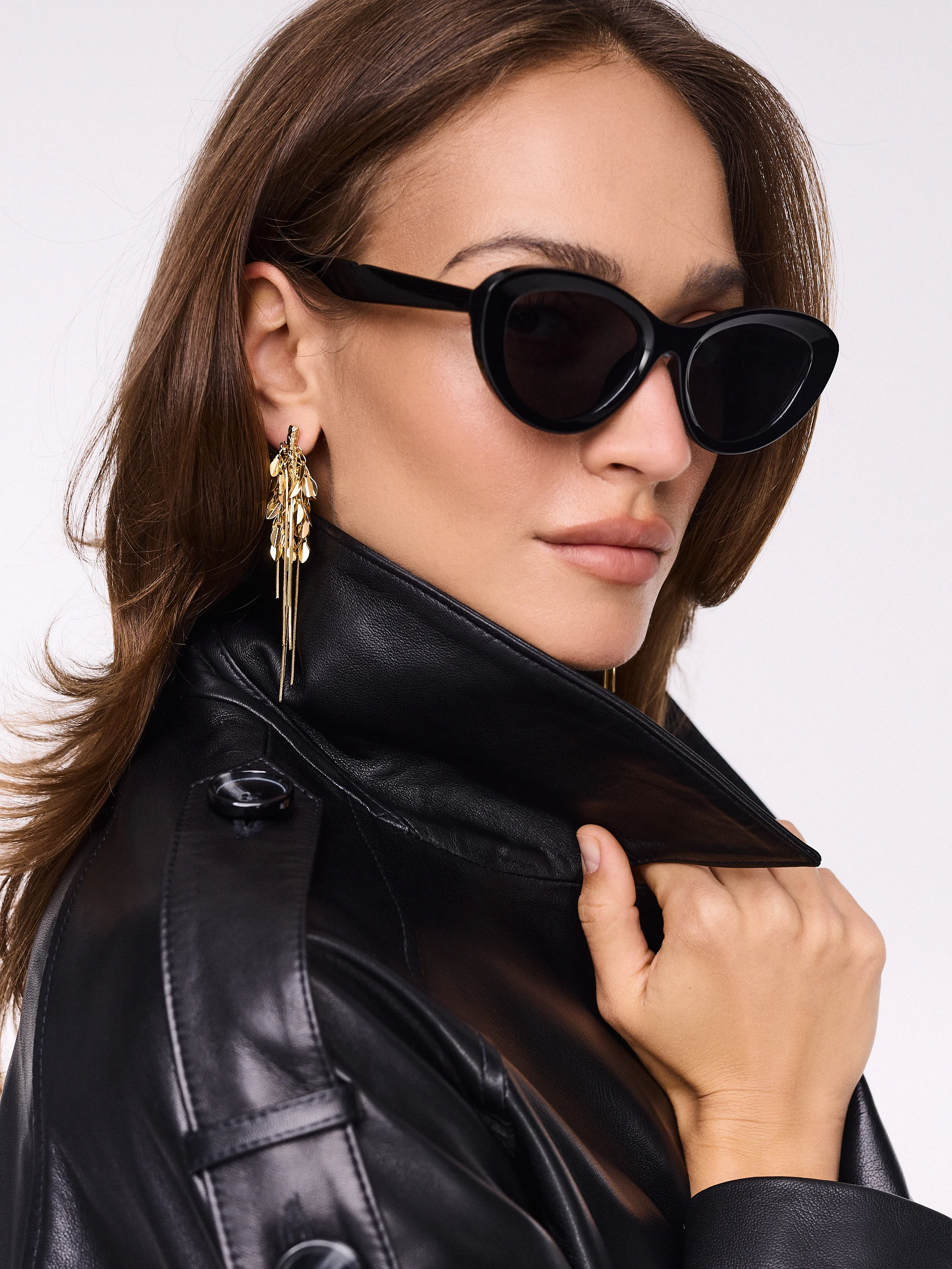 Black leather jacket with double-breasted fastening