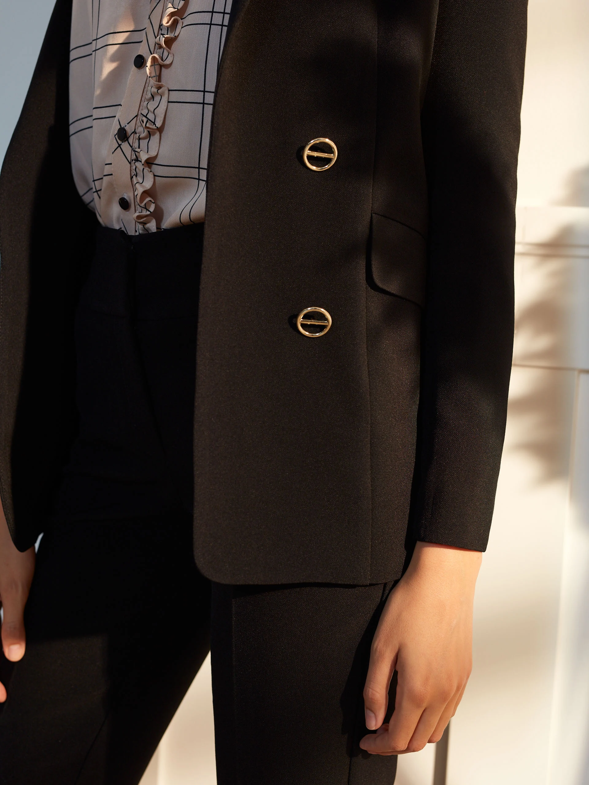 ELEGANT JACKET WITH BUTTONS