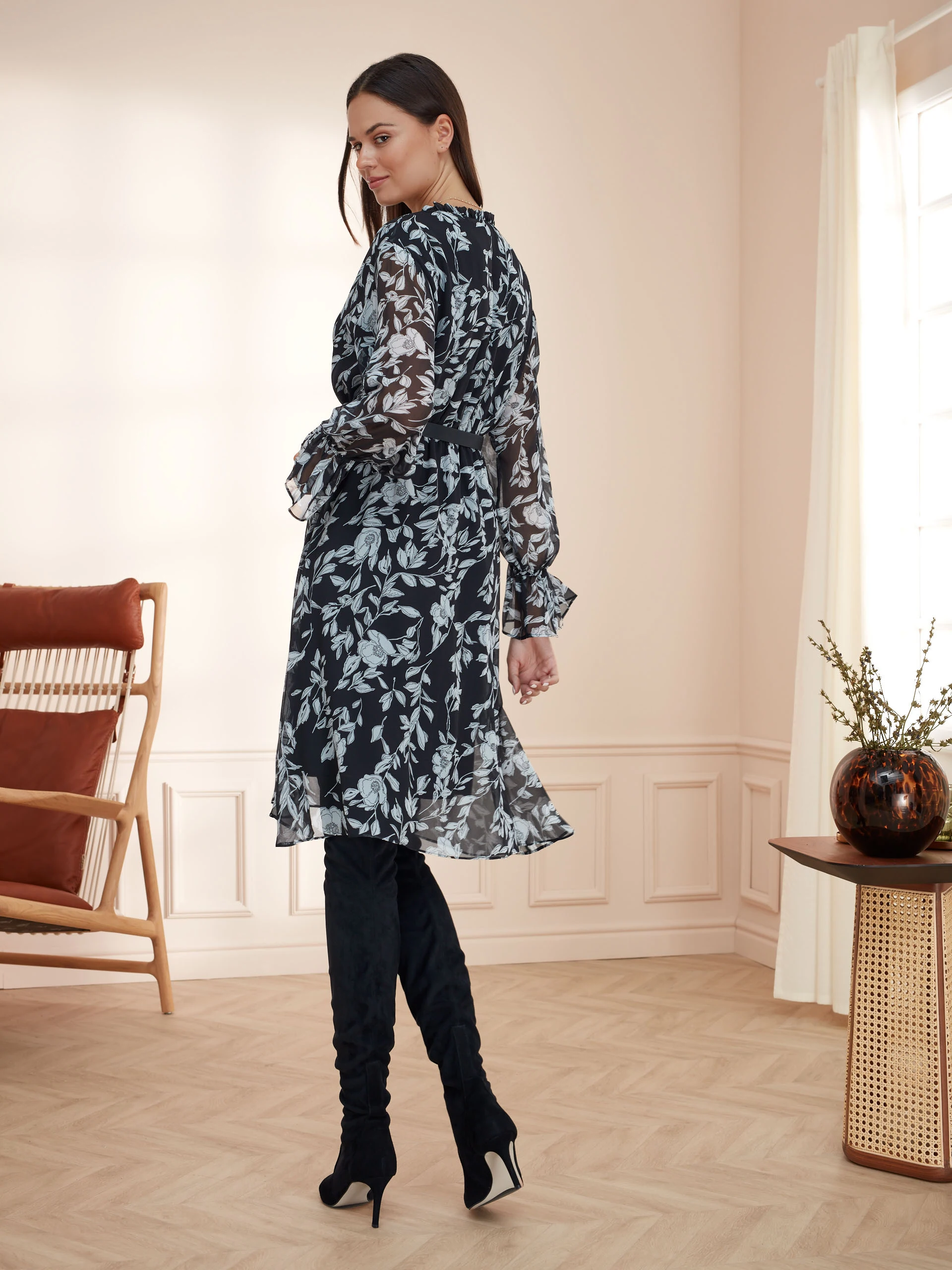 PATTERNED DRESS WITH SWEETHEART NECKLINE