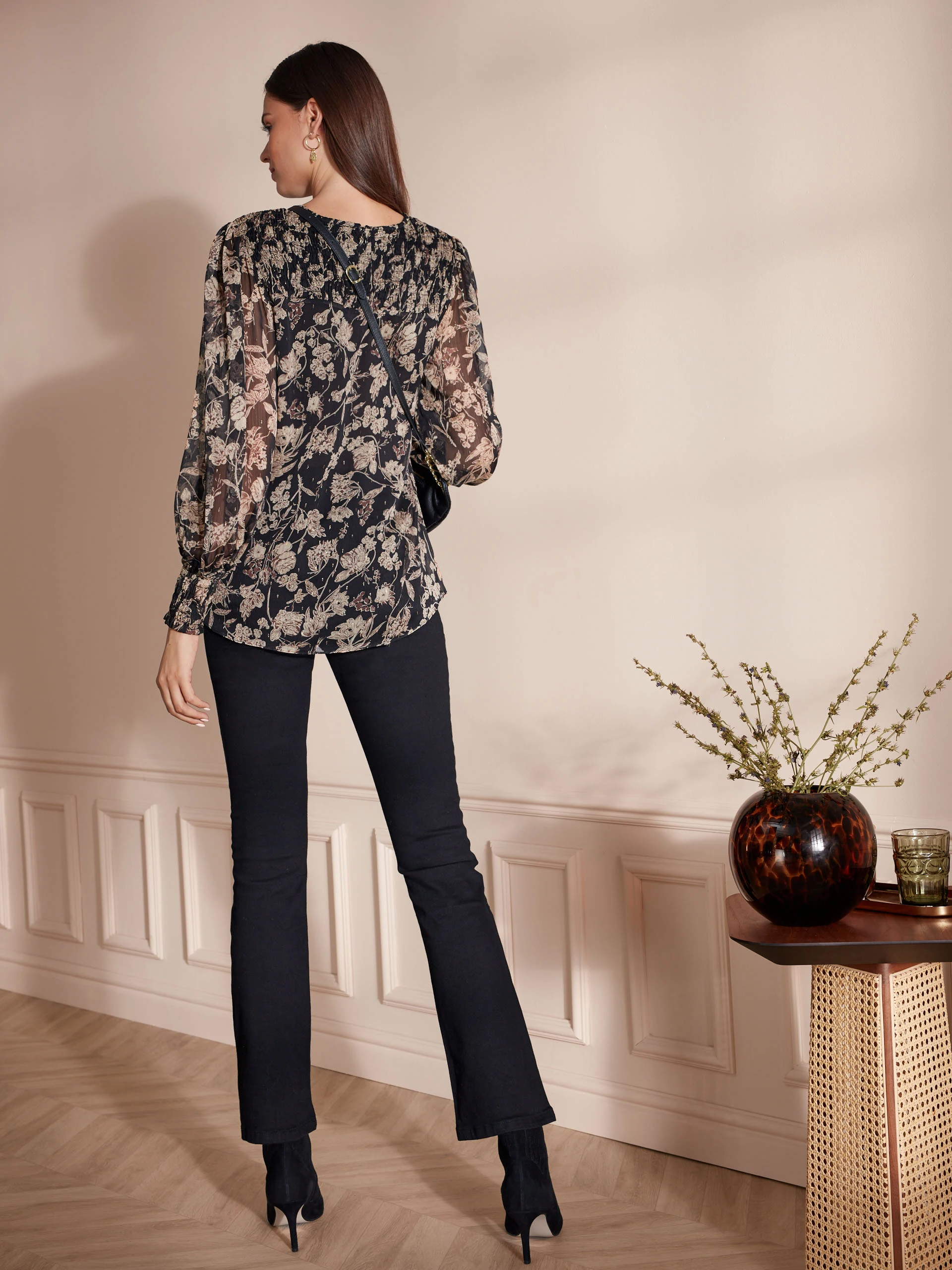 BLACK PANTS WITH FLARED LEGS