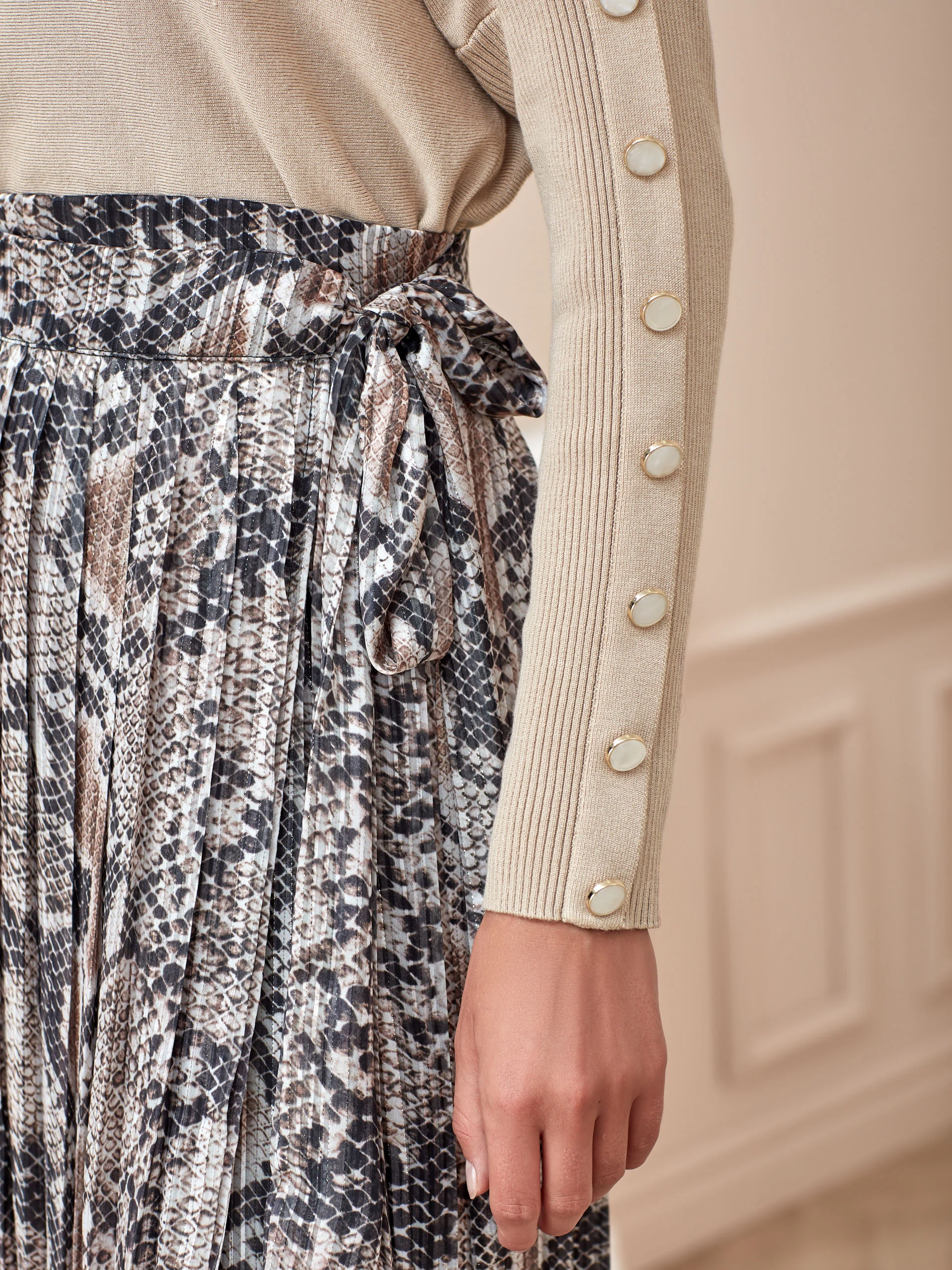 PLEATED SKIRT IN SNAKE PRINT