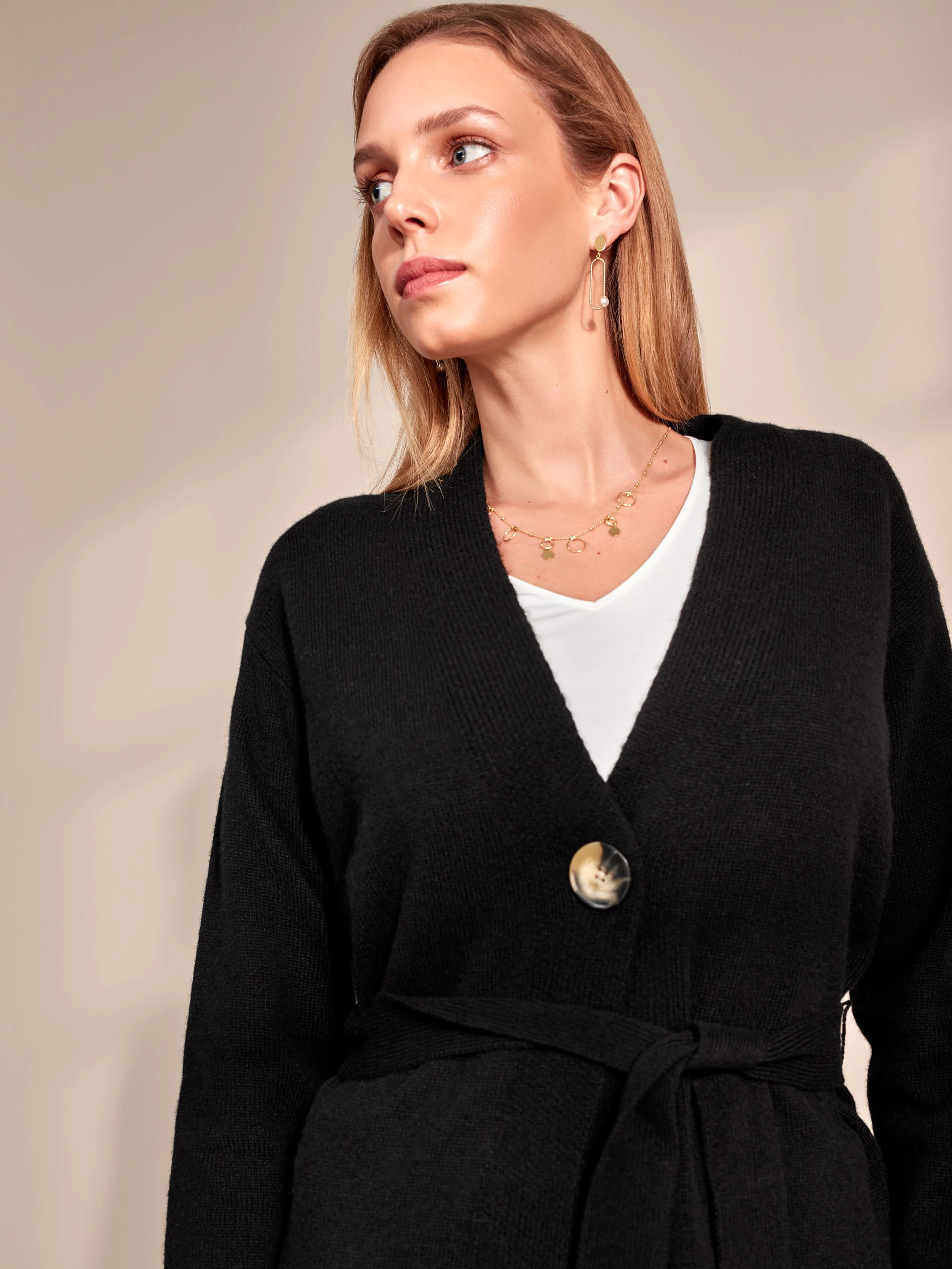 BLACK BUTTON SWEATER