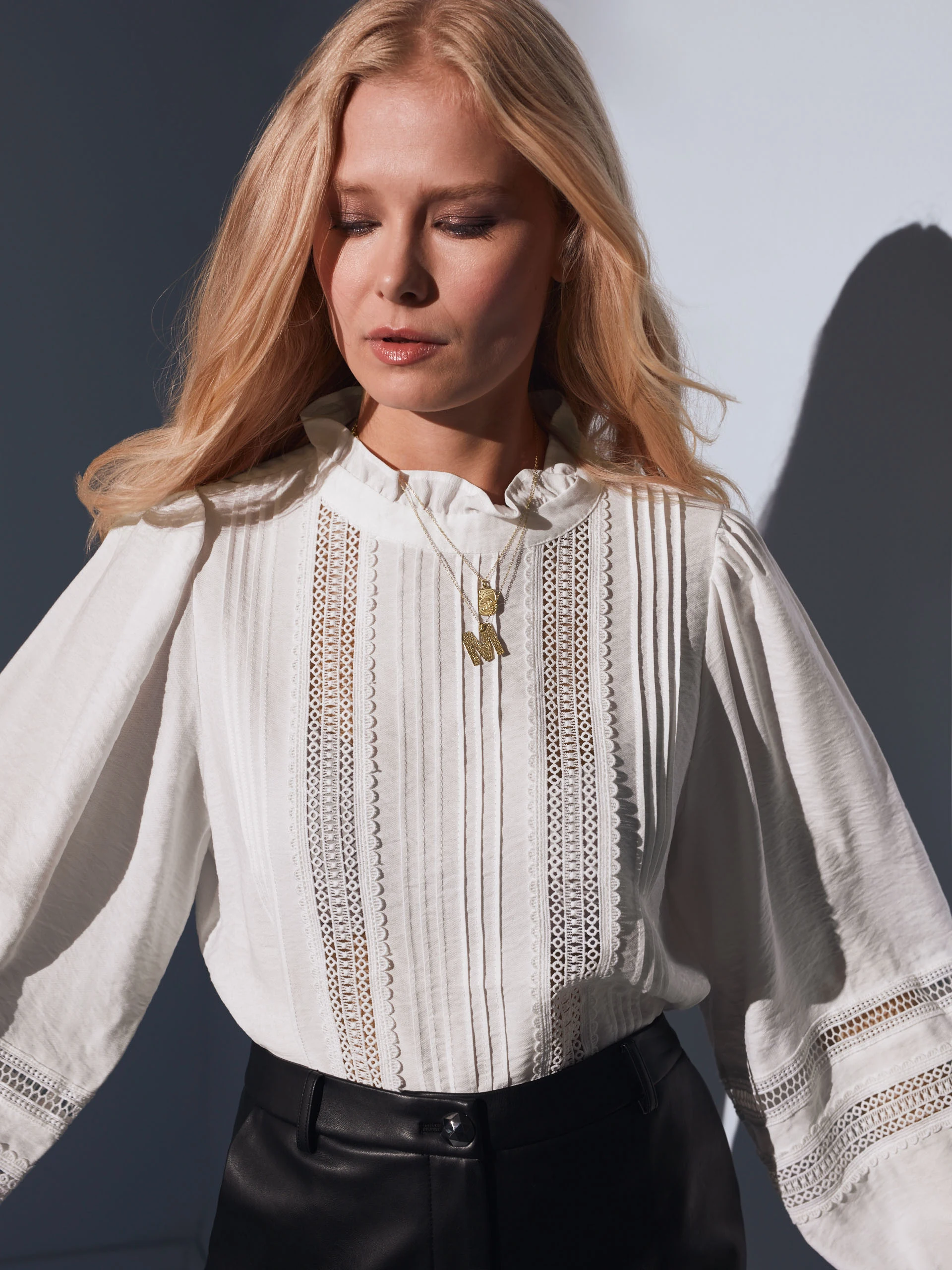 WHITE BLOUSE WITH LACE