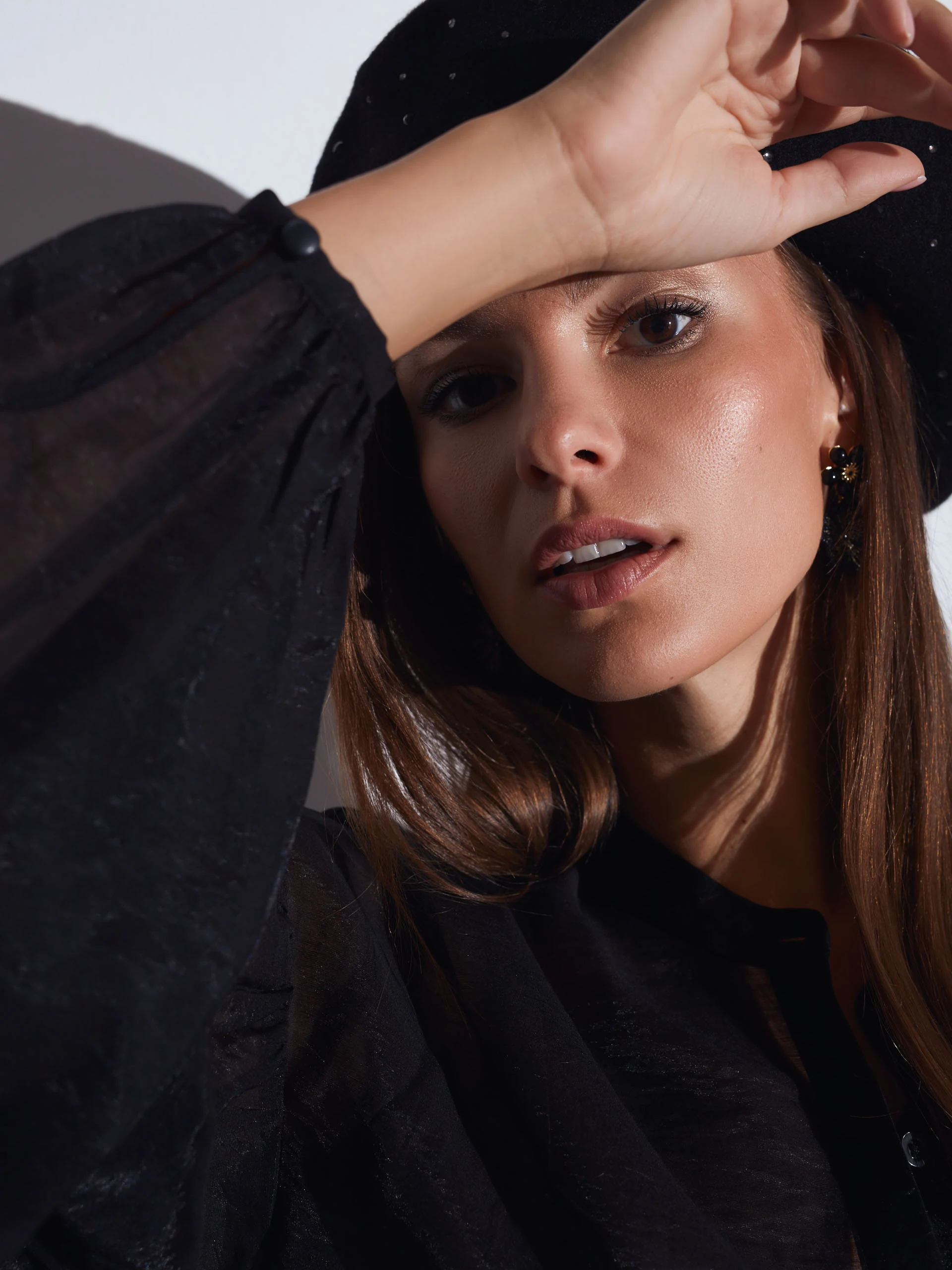 BLACK BLOUSE WITH WIDE SLEEVES