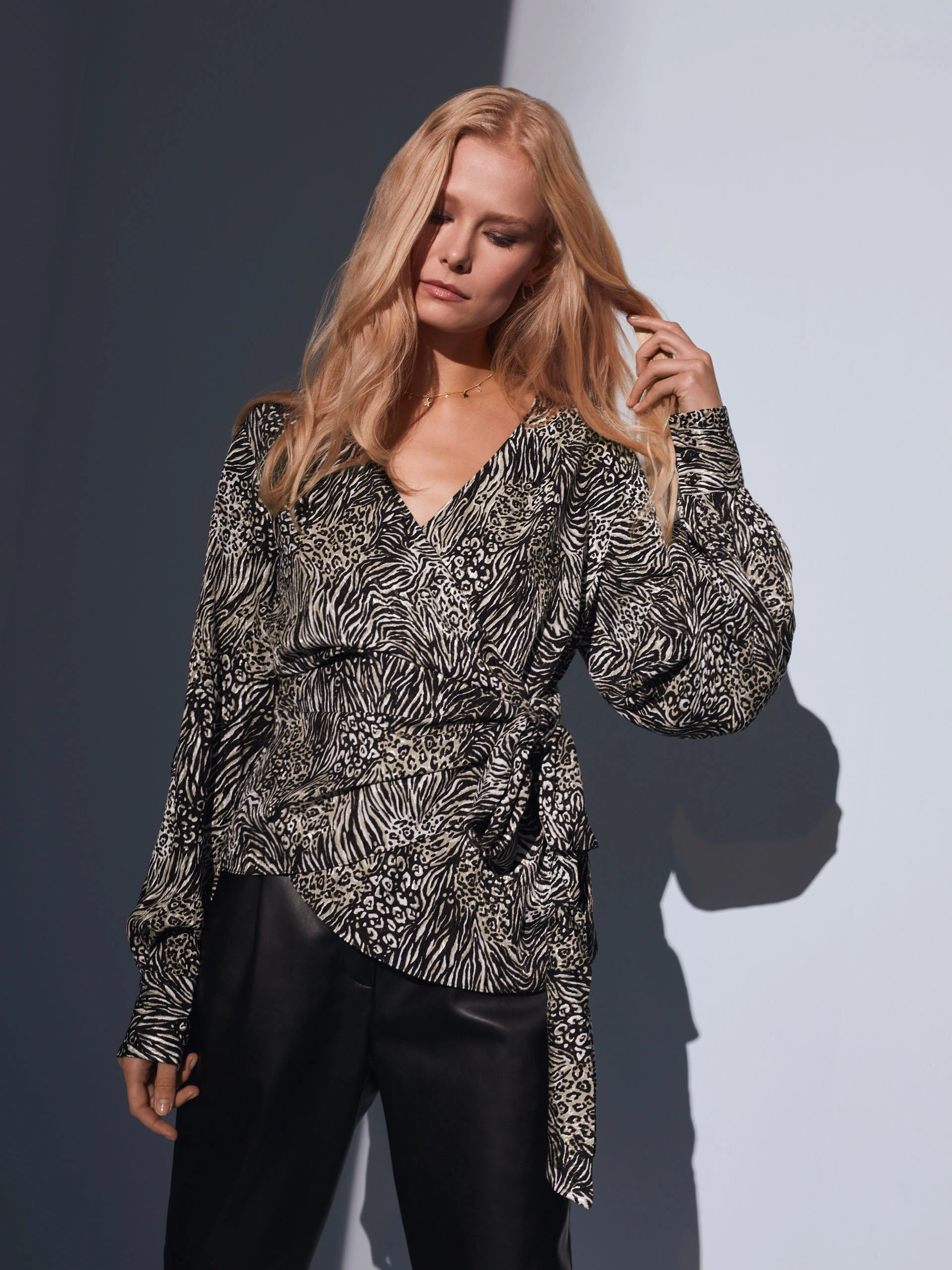 ENVELOPE BLOUSE WITH BINDING