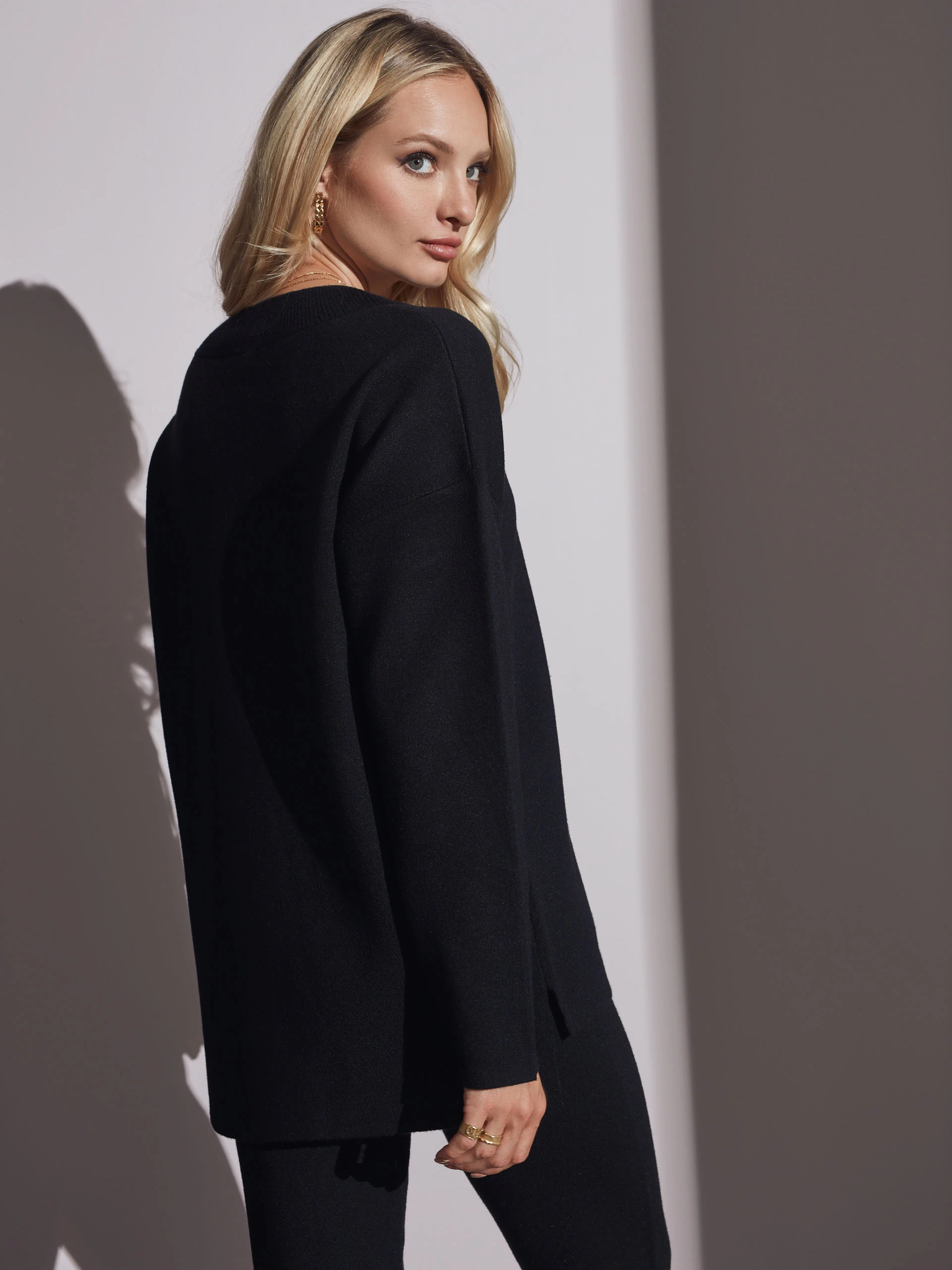 Knitted sweatshirt in black