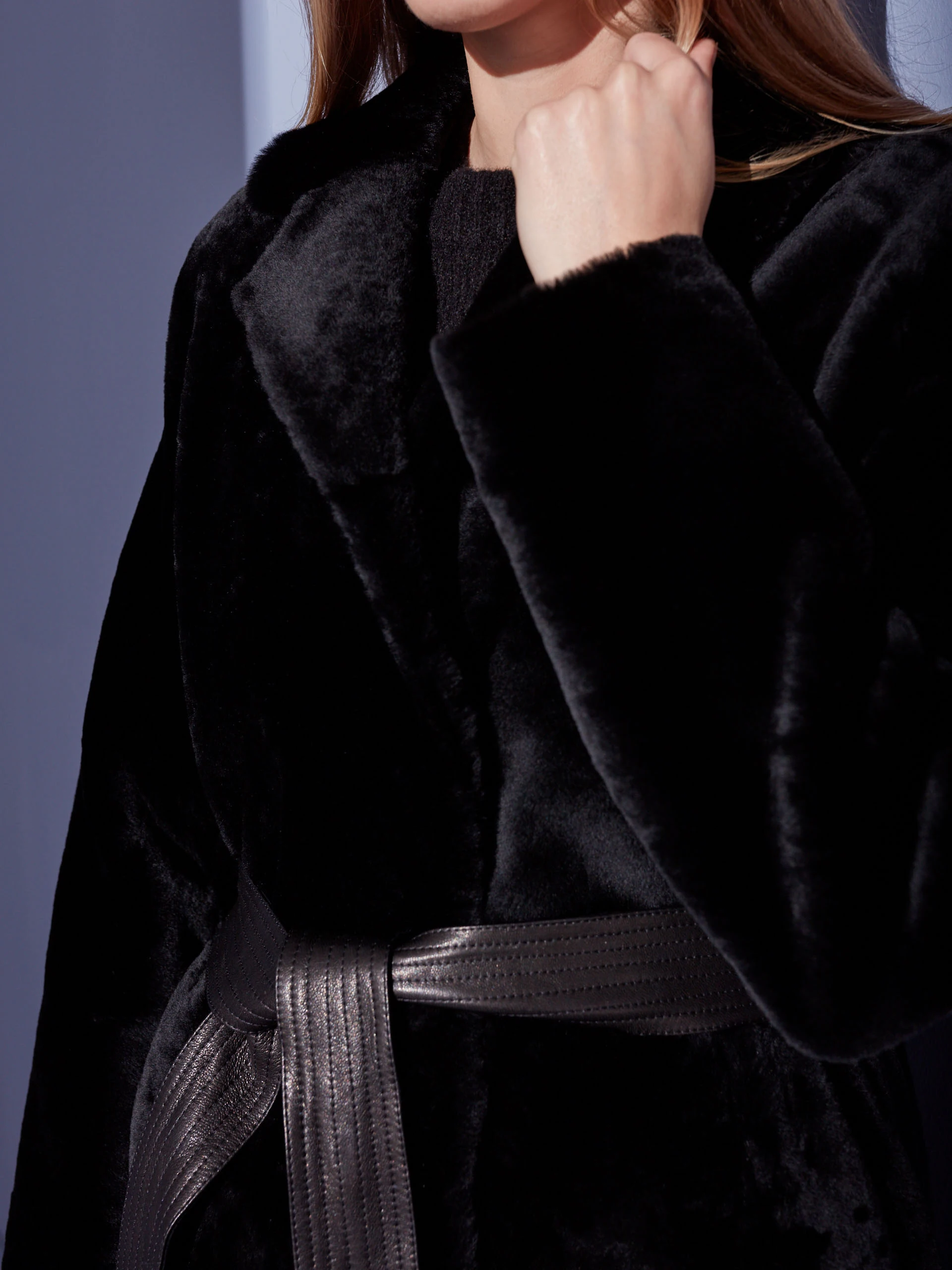 BLACK DOUBLE-SIDED SHEEPSKIN