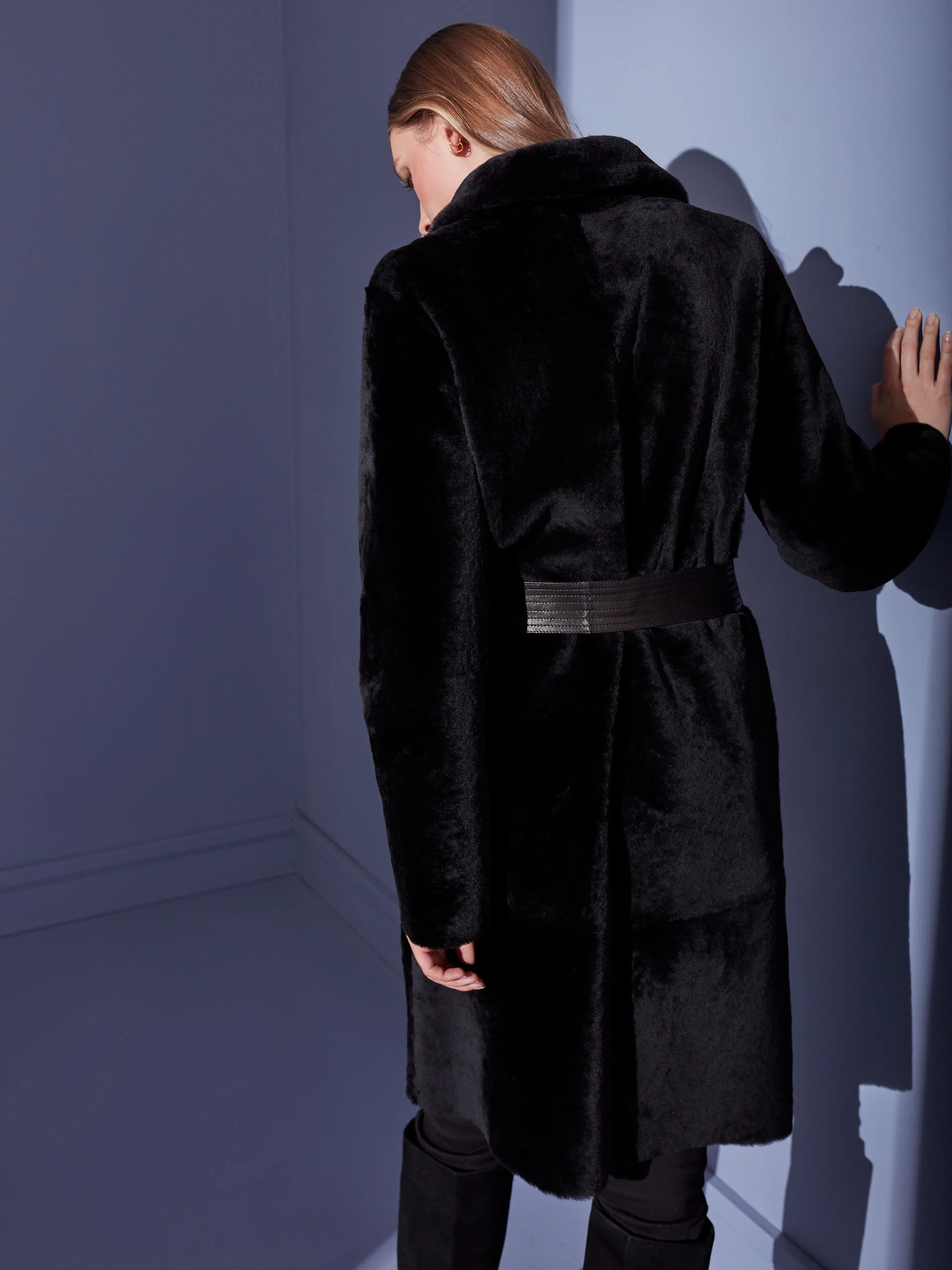 BLACK DOUBLE-SIDED SHEEPSKIN
