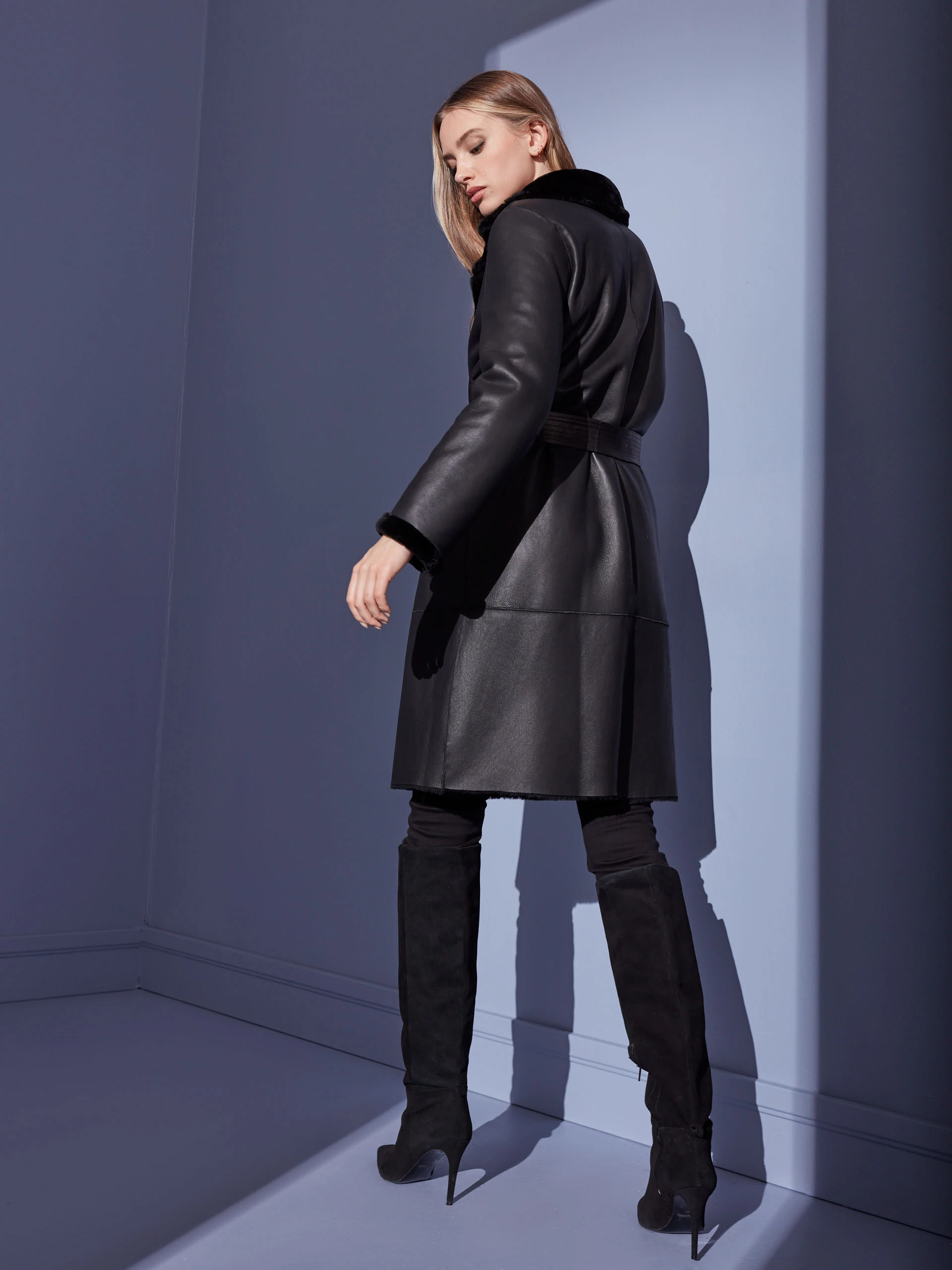 BLACK DOUBLE-SIDED SHEEPSKIN