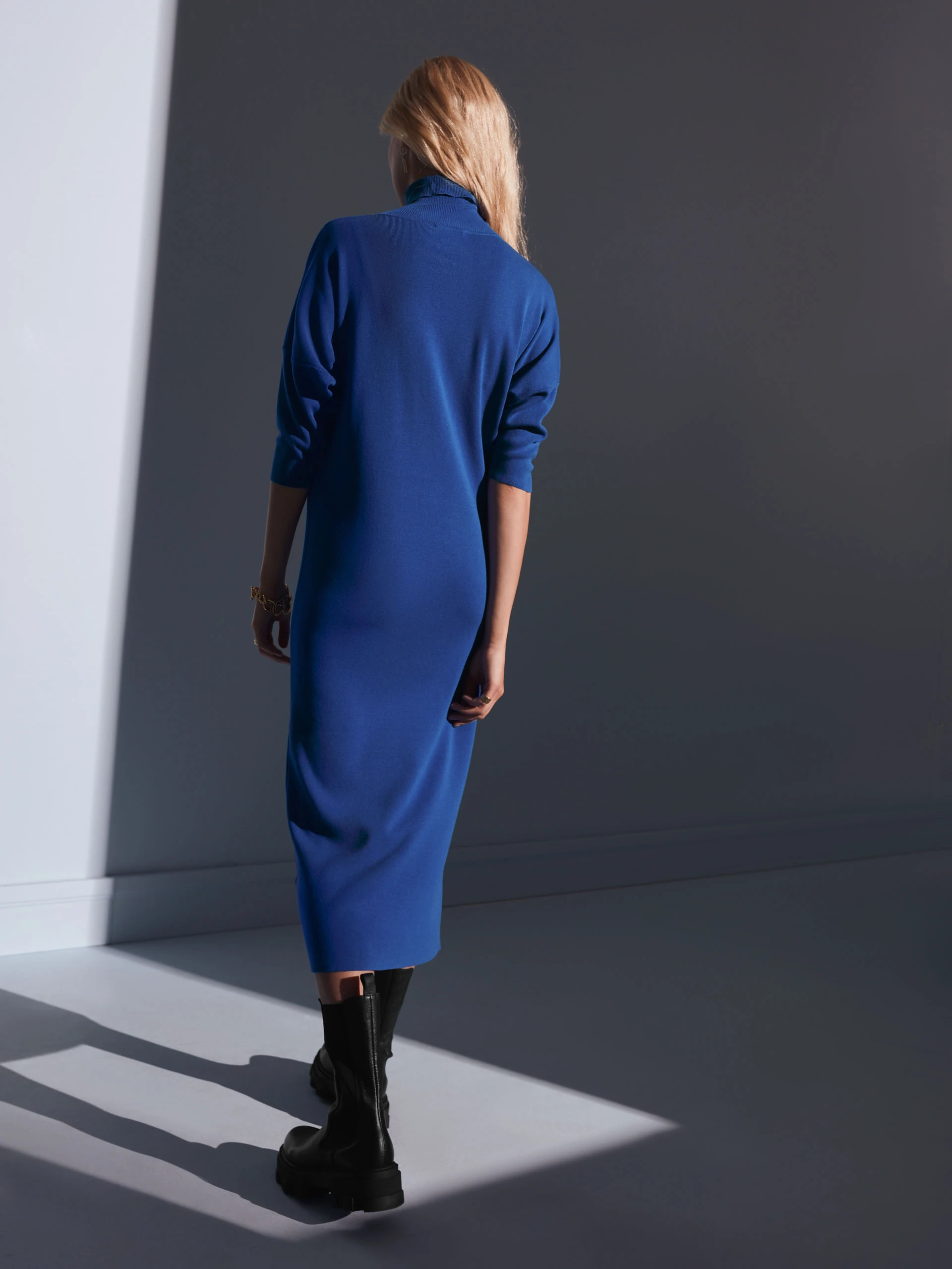 BLUE KNITTED DRESS
