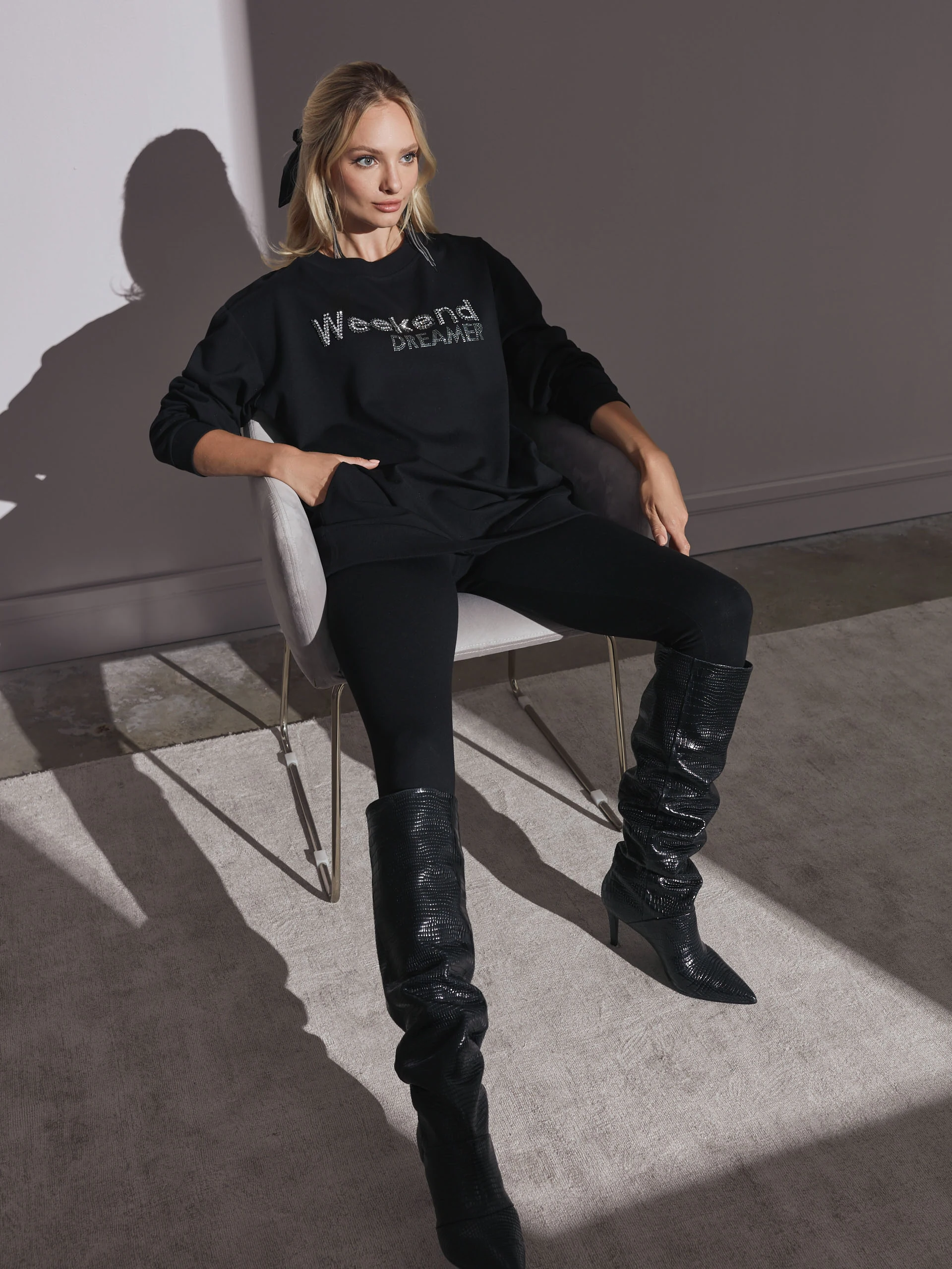 Black high-waisted leggings