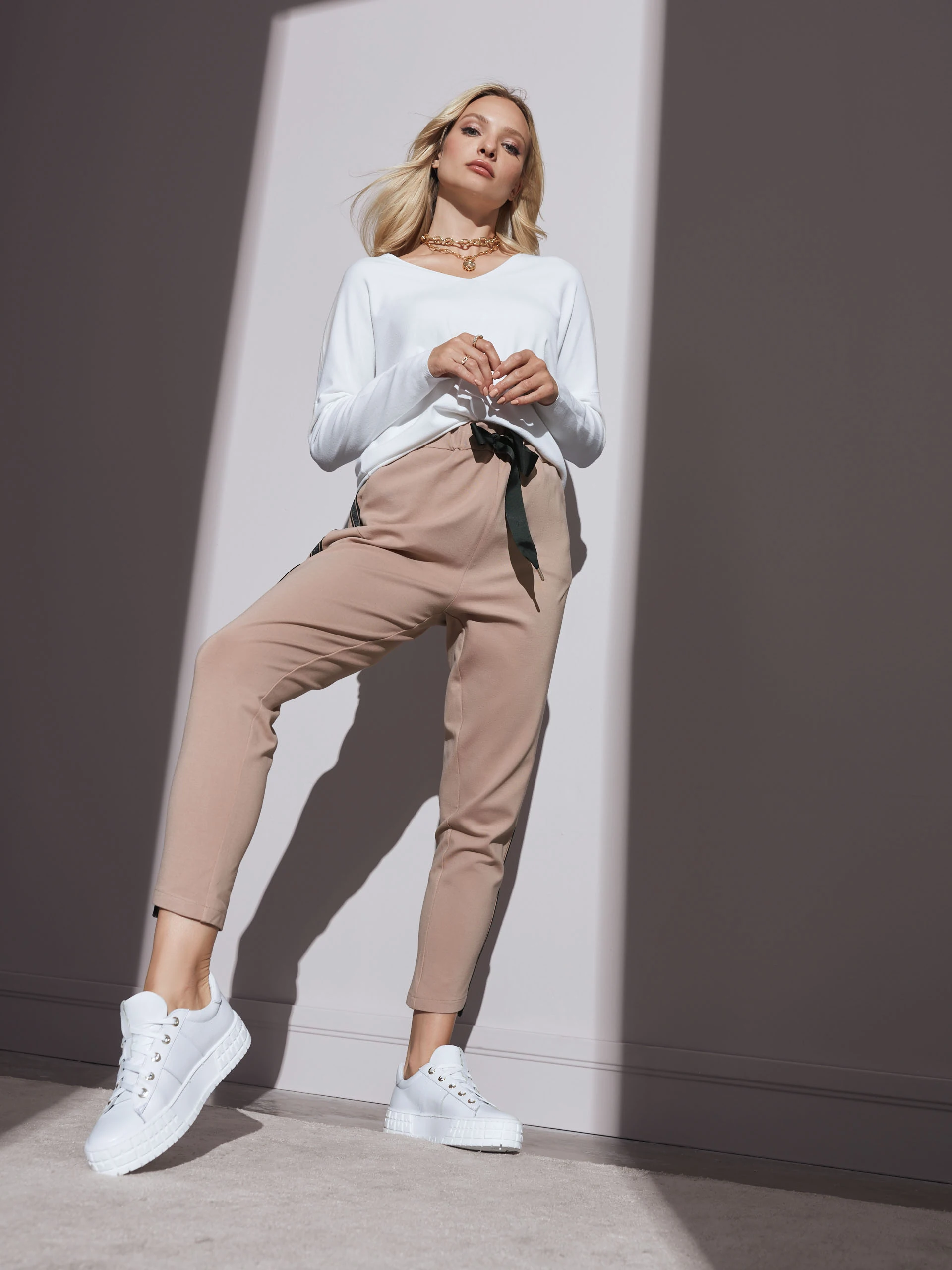 BEIGE SWEATPANTS