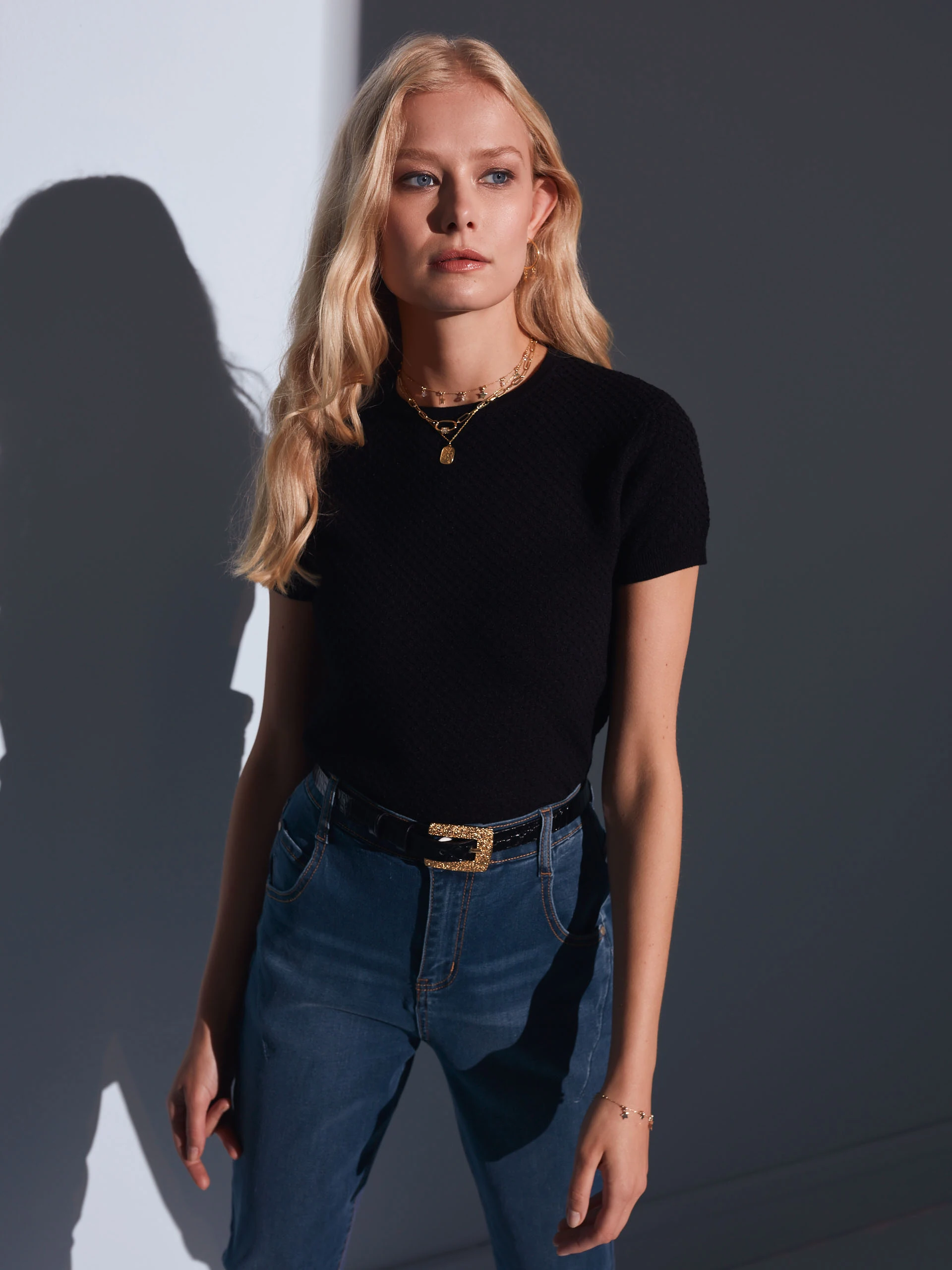 BLACK SHORT SLEEVE SWEATER