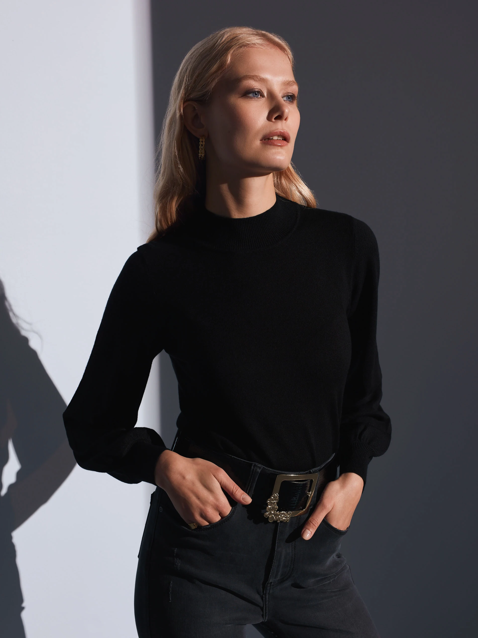 BLACK SWEATER WITH WIDE SLEEVES