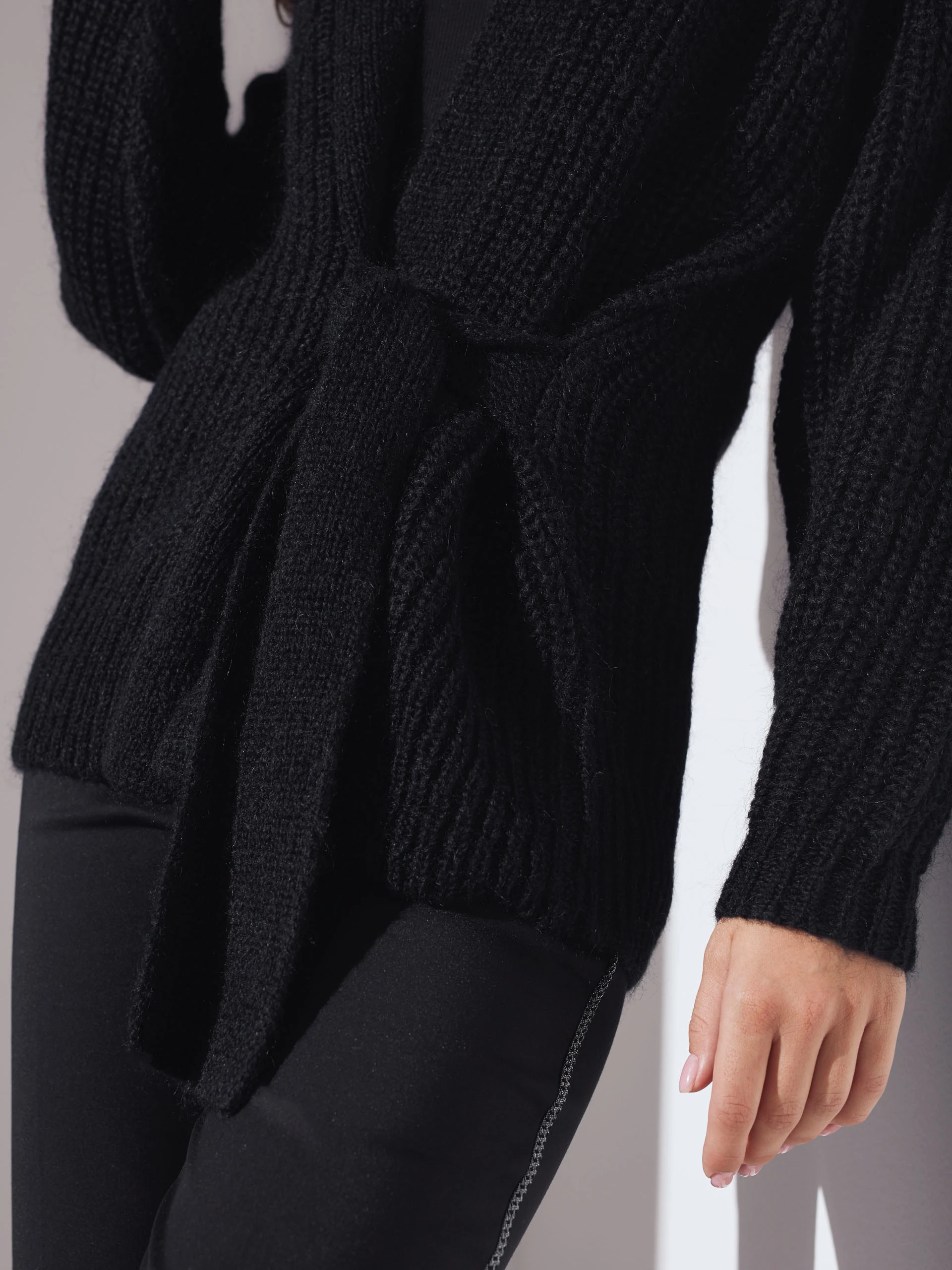 BLACK SWEATER WITH BINDING