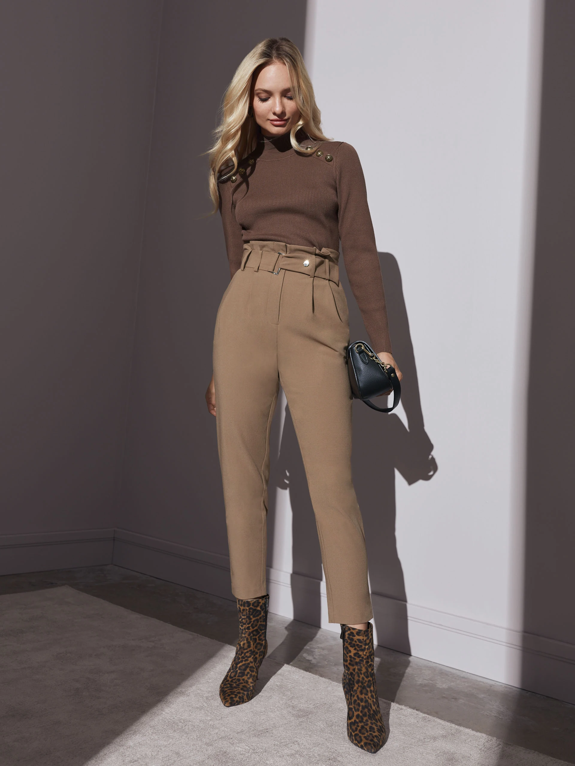 BROWN SWEATER WITH HALF TURTLENECK