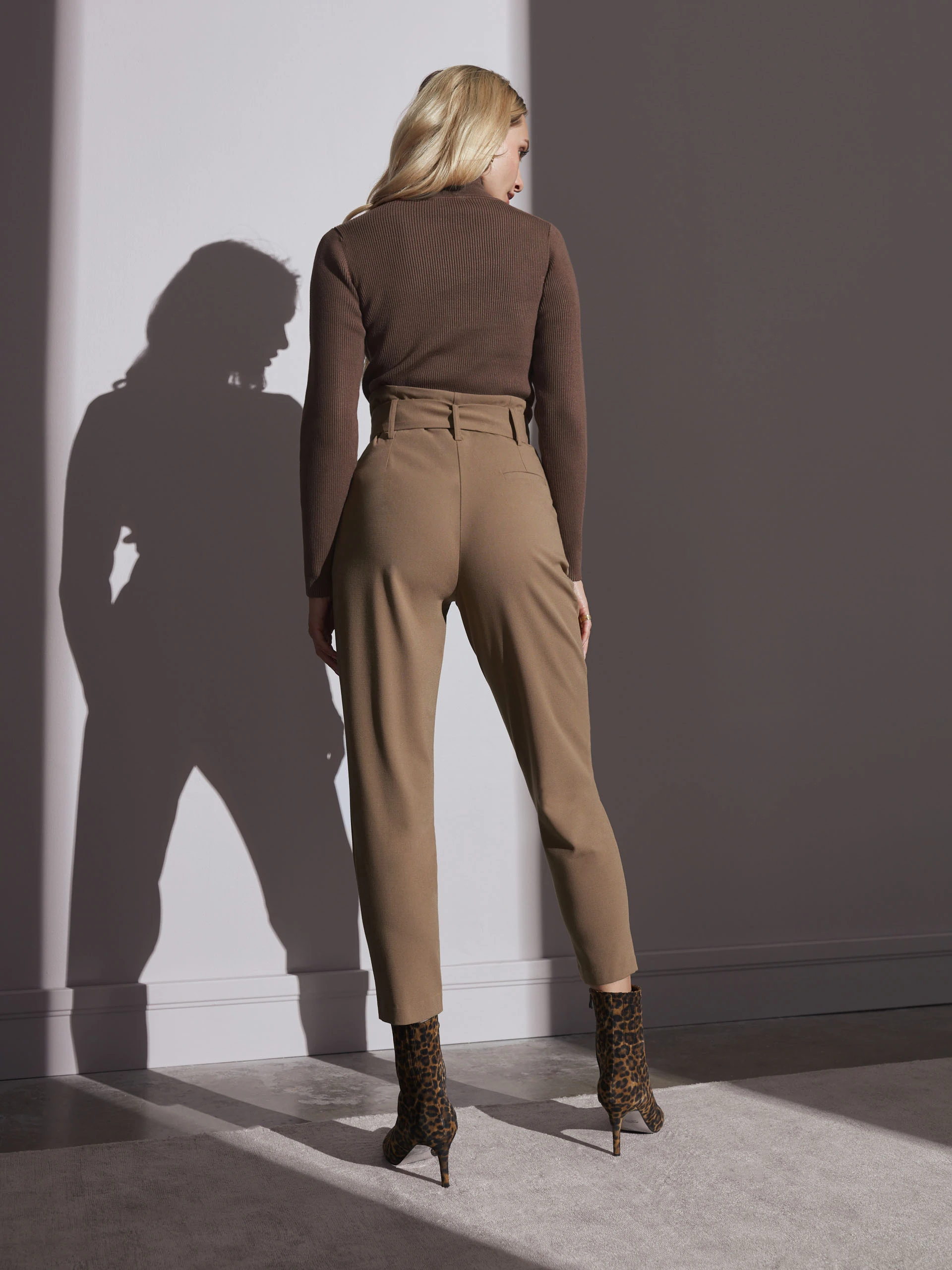 BROWN SWEATER WITH HALF TURTLENECK