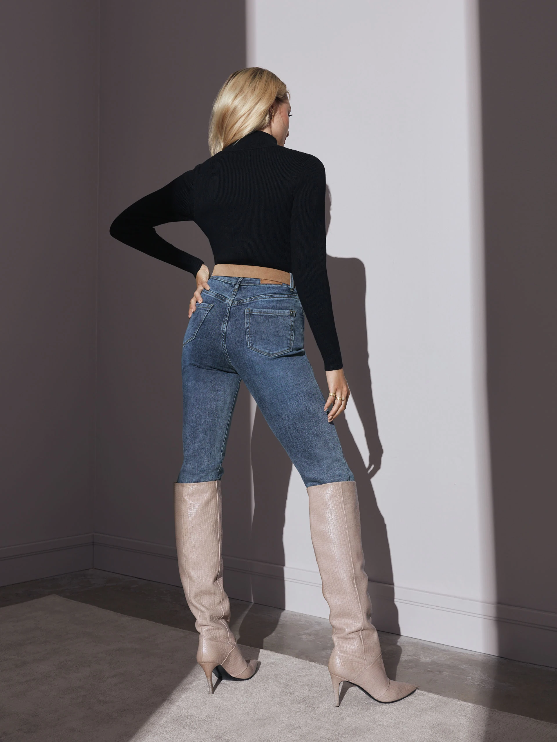 BLACK HALF TURTLENECK WITH GOLD BUTTONS