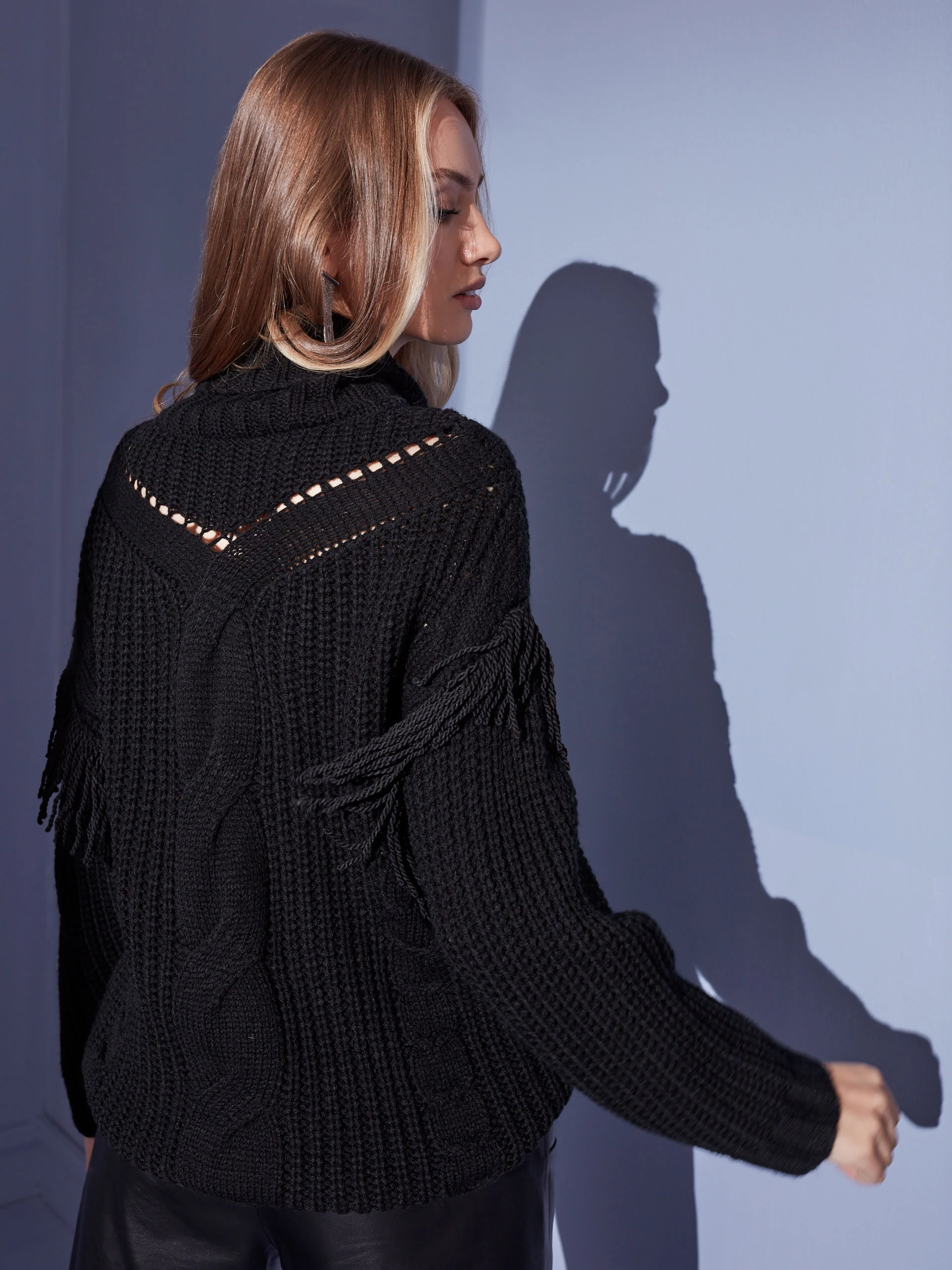 BLACK WOOL SWEATER WITH TURTLENECK