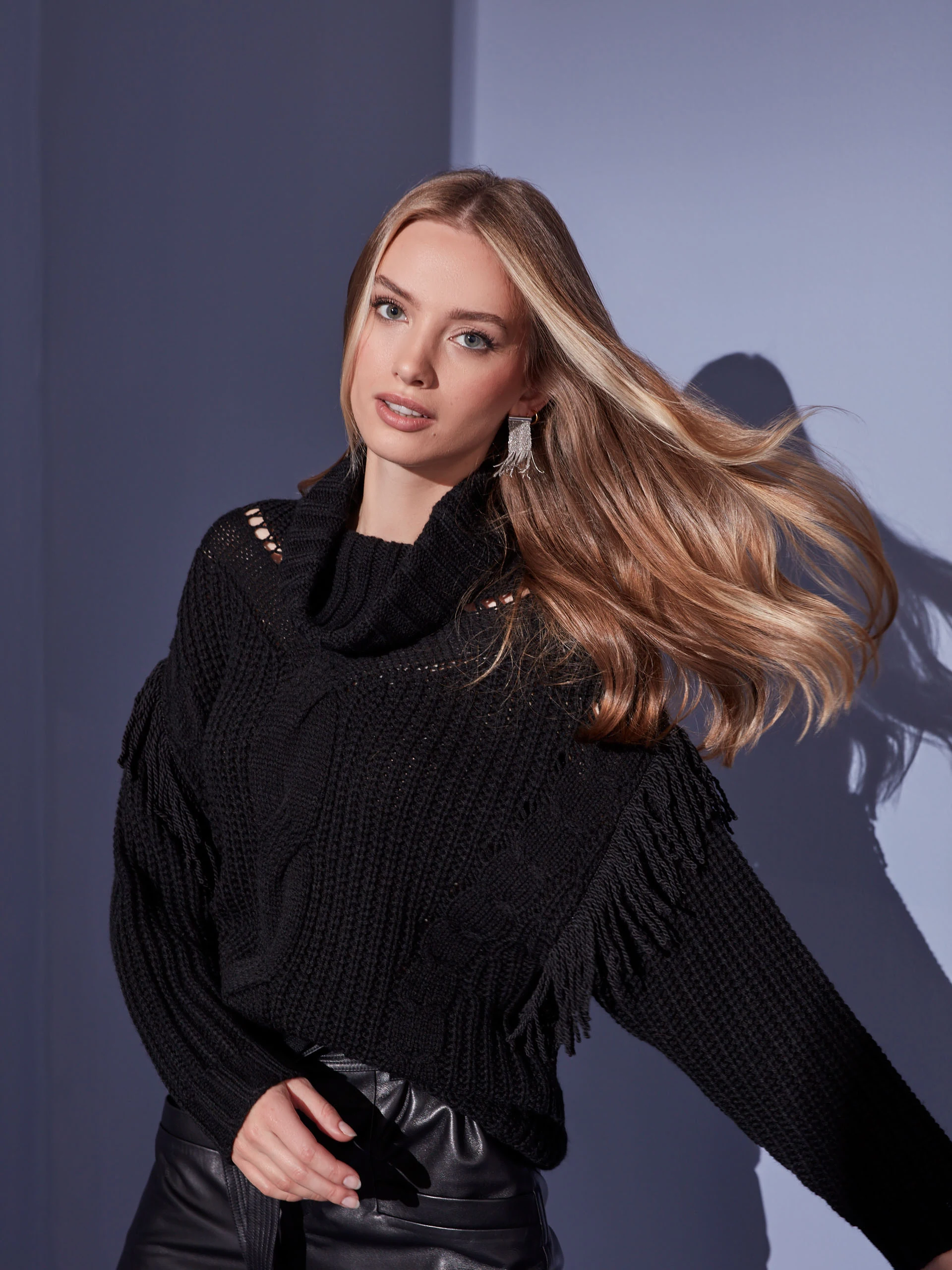 BLACK WOOL SWEATER WITH TURTLENECK