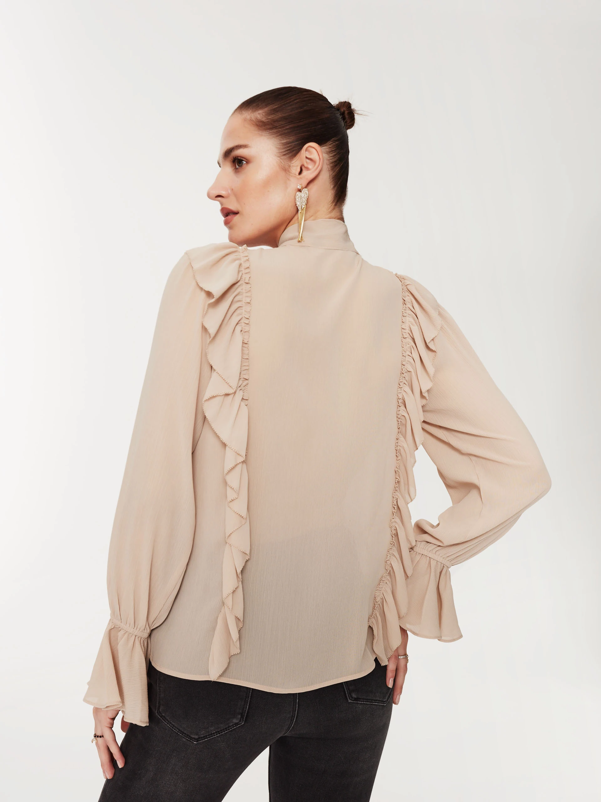 Powder shirt with jabot