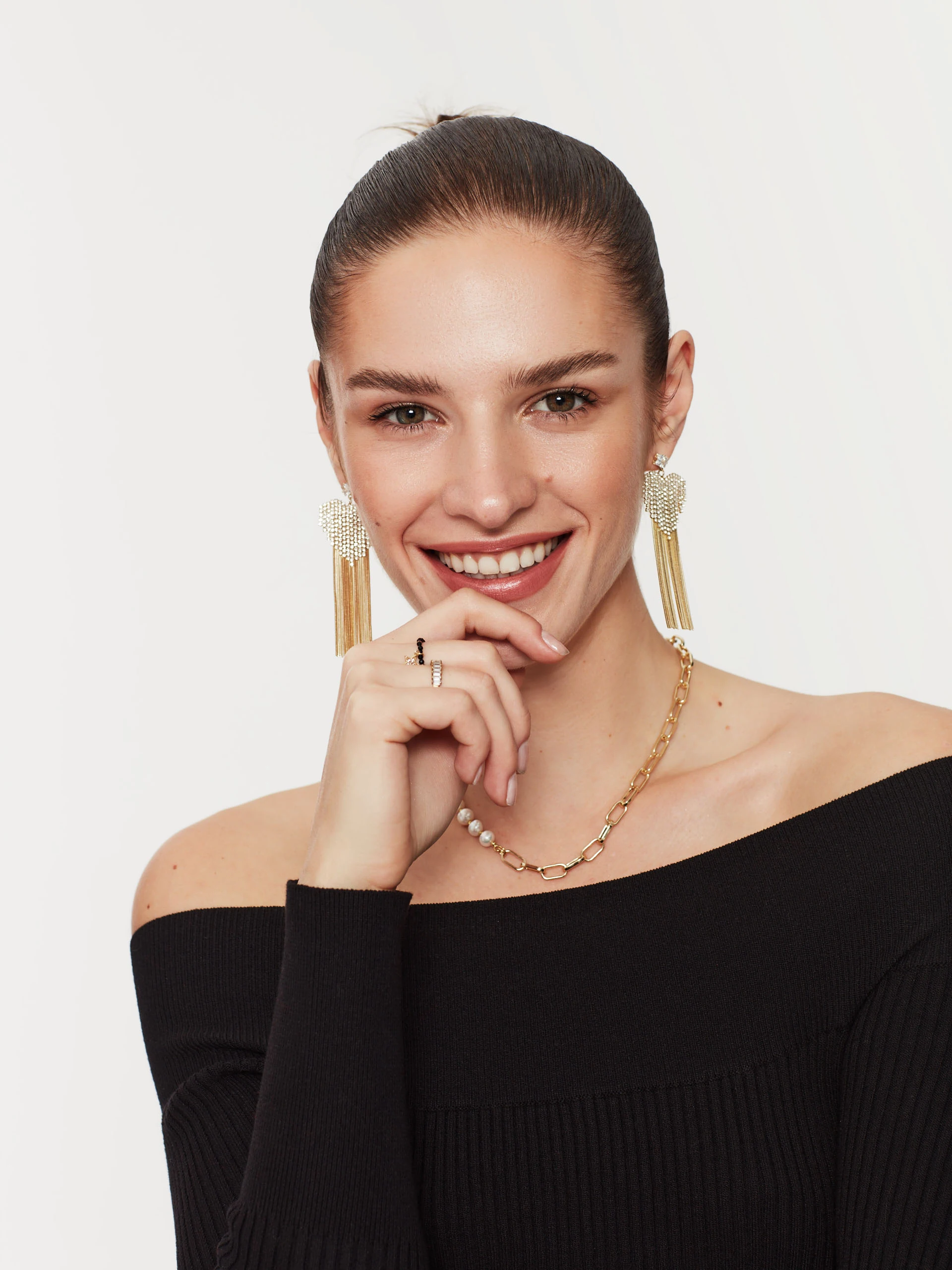 Fitted dress with Spanish neckline