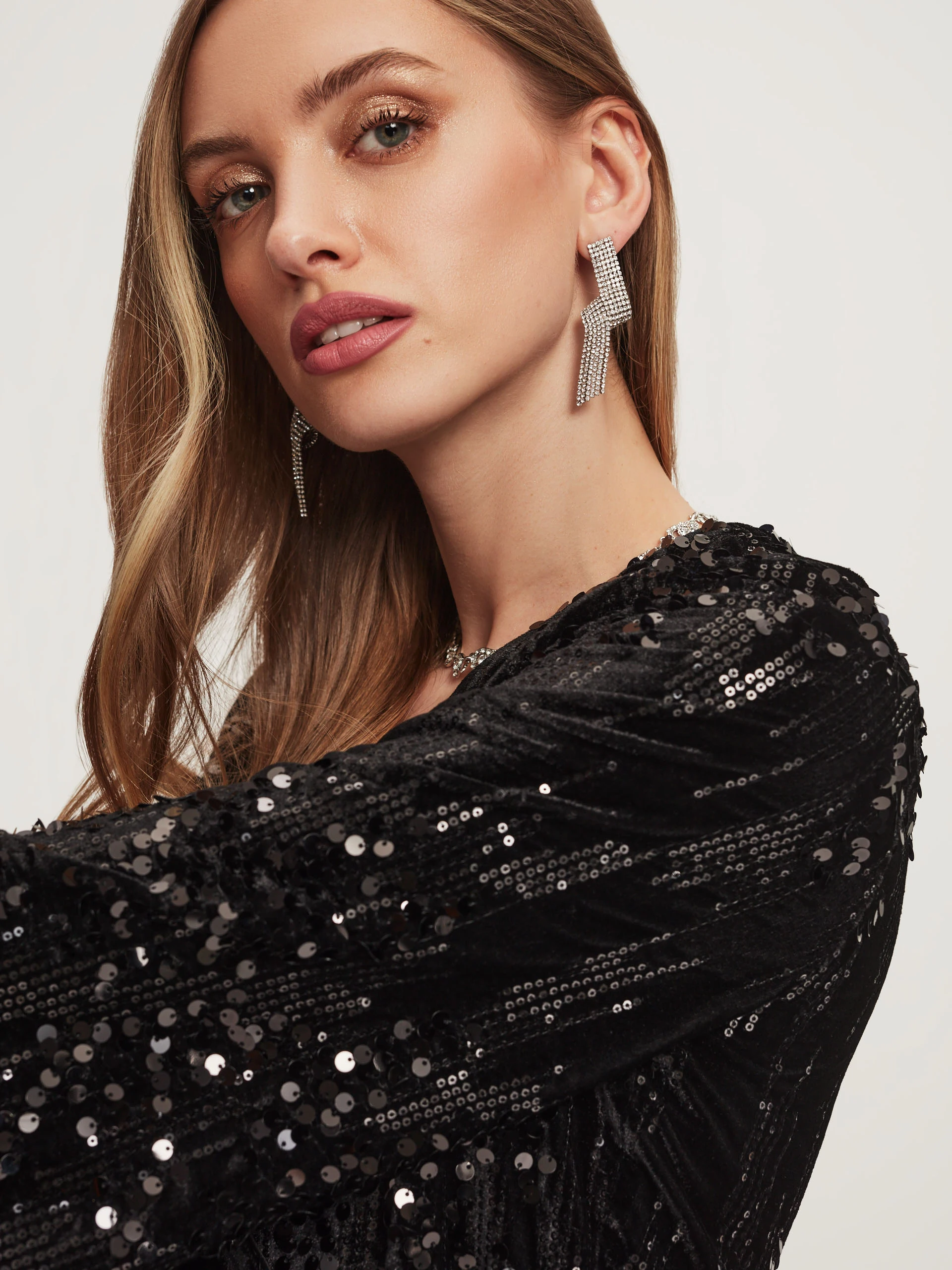 Sequin dress with binding