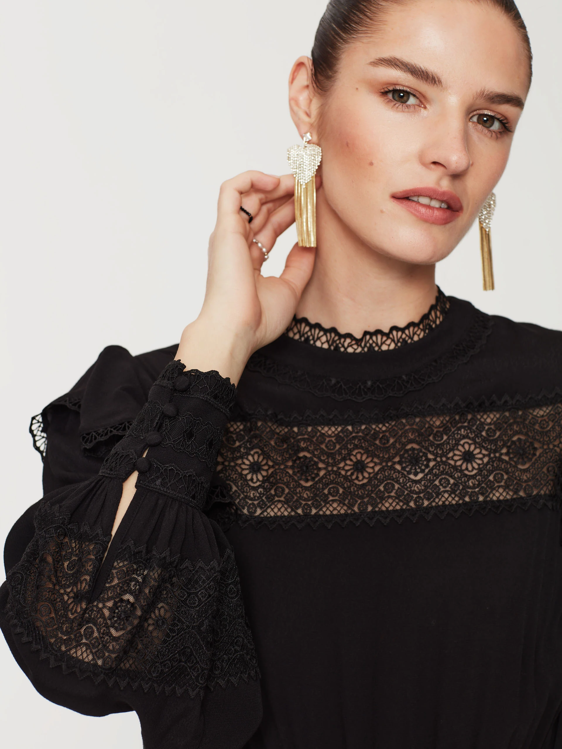Short dress with ruffles and lace