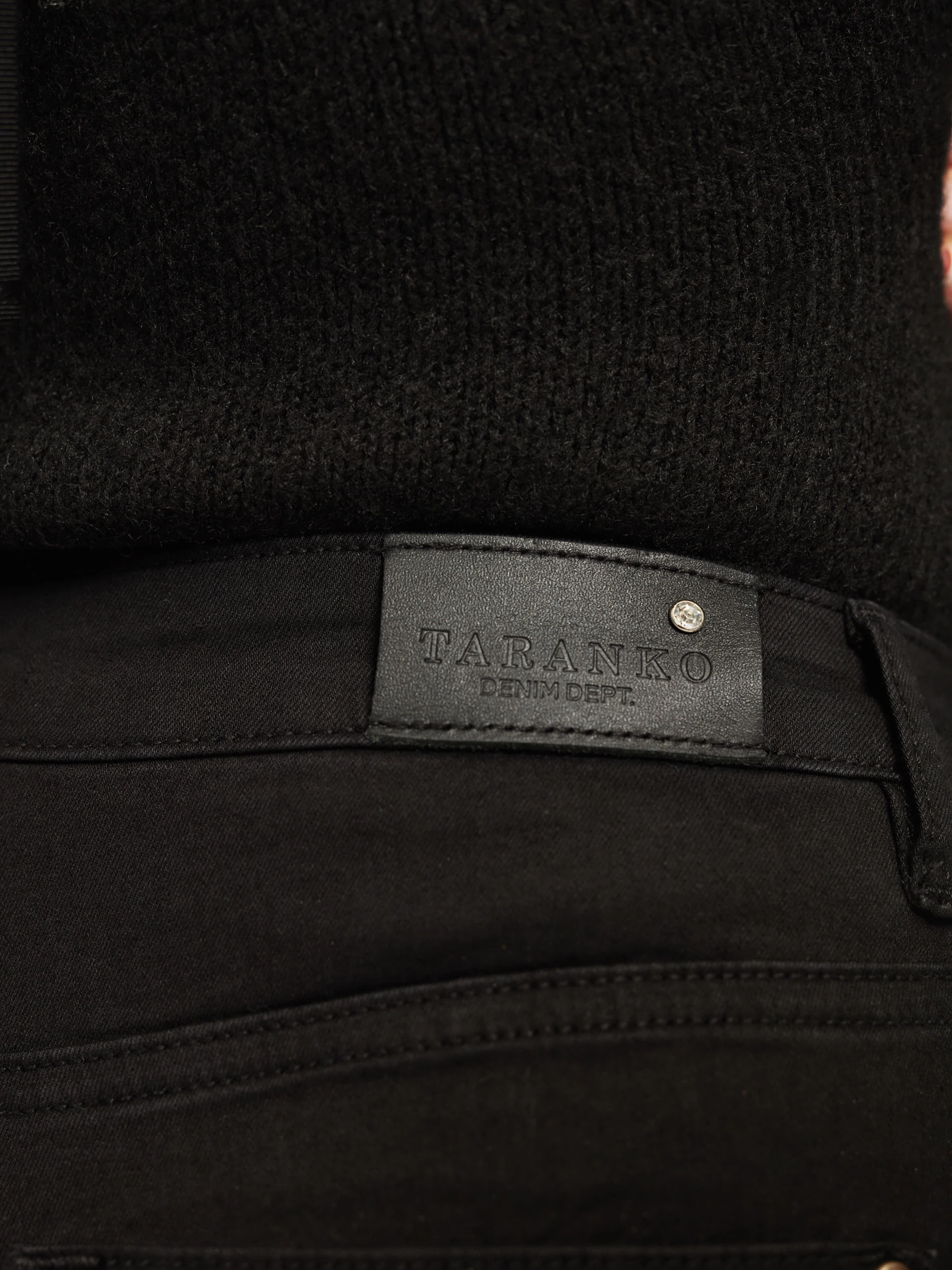 Black fitted high-waisted pants