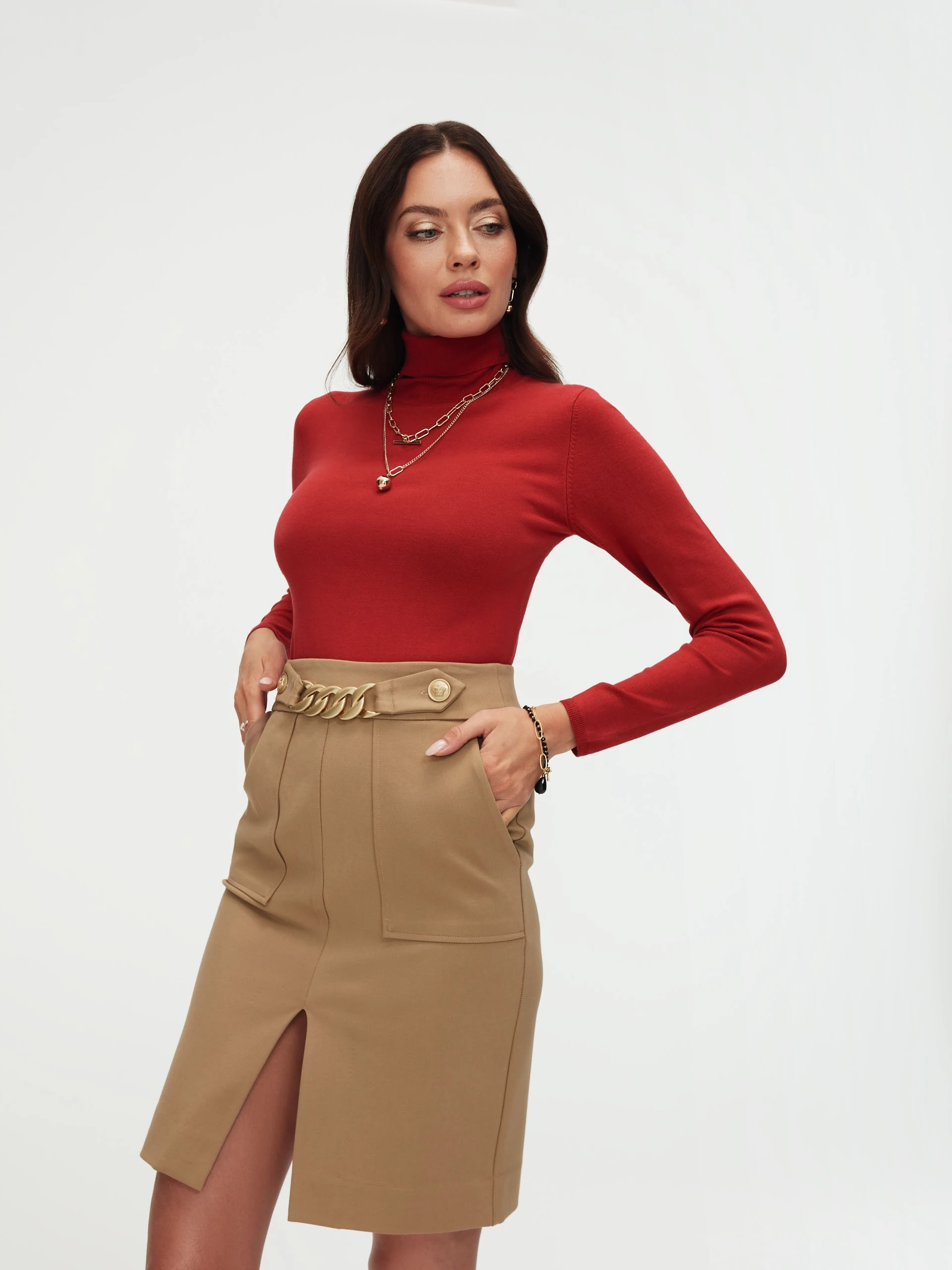 Fitted skirt in beige color