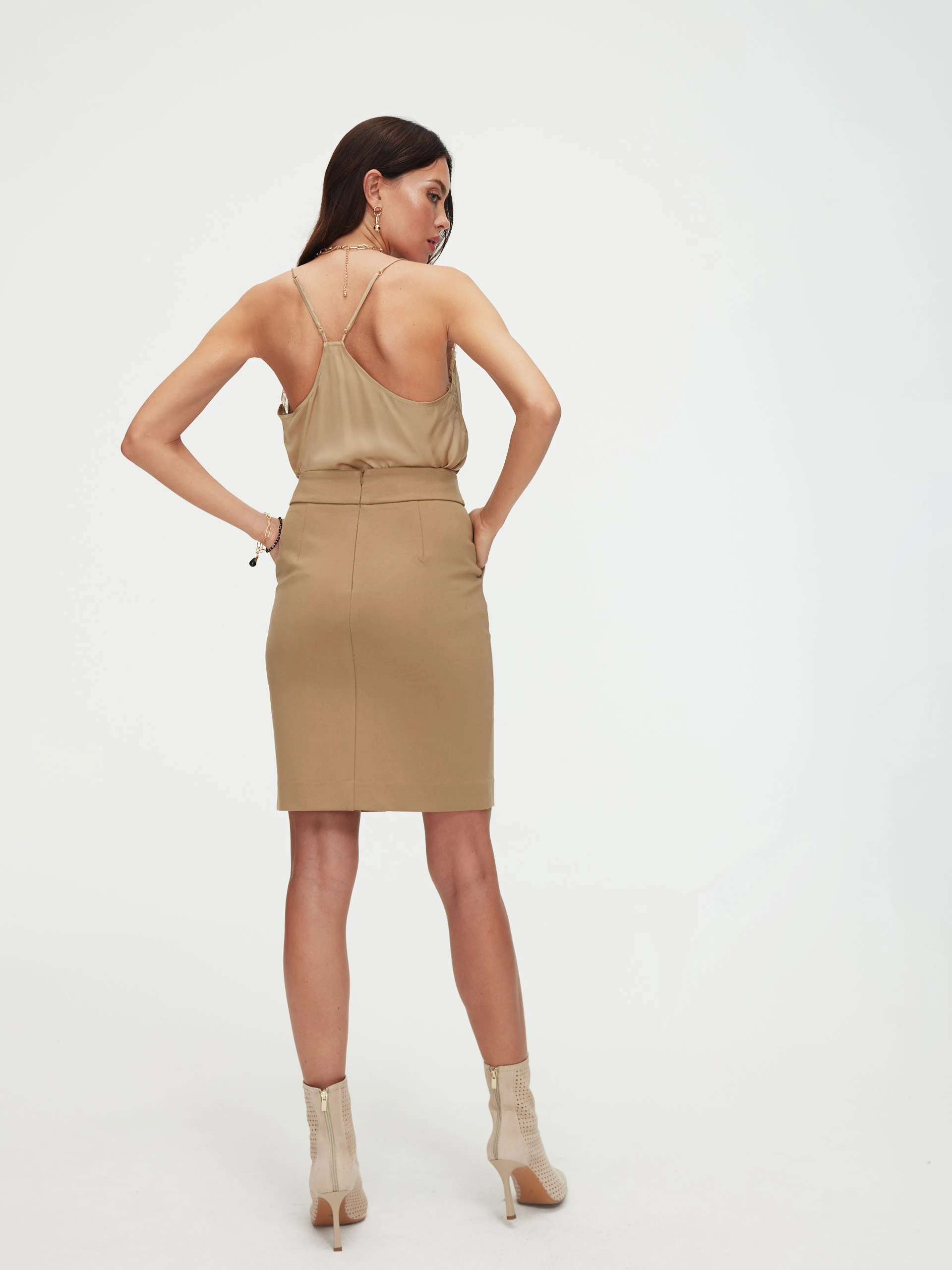Fitted skirt in beige color