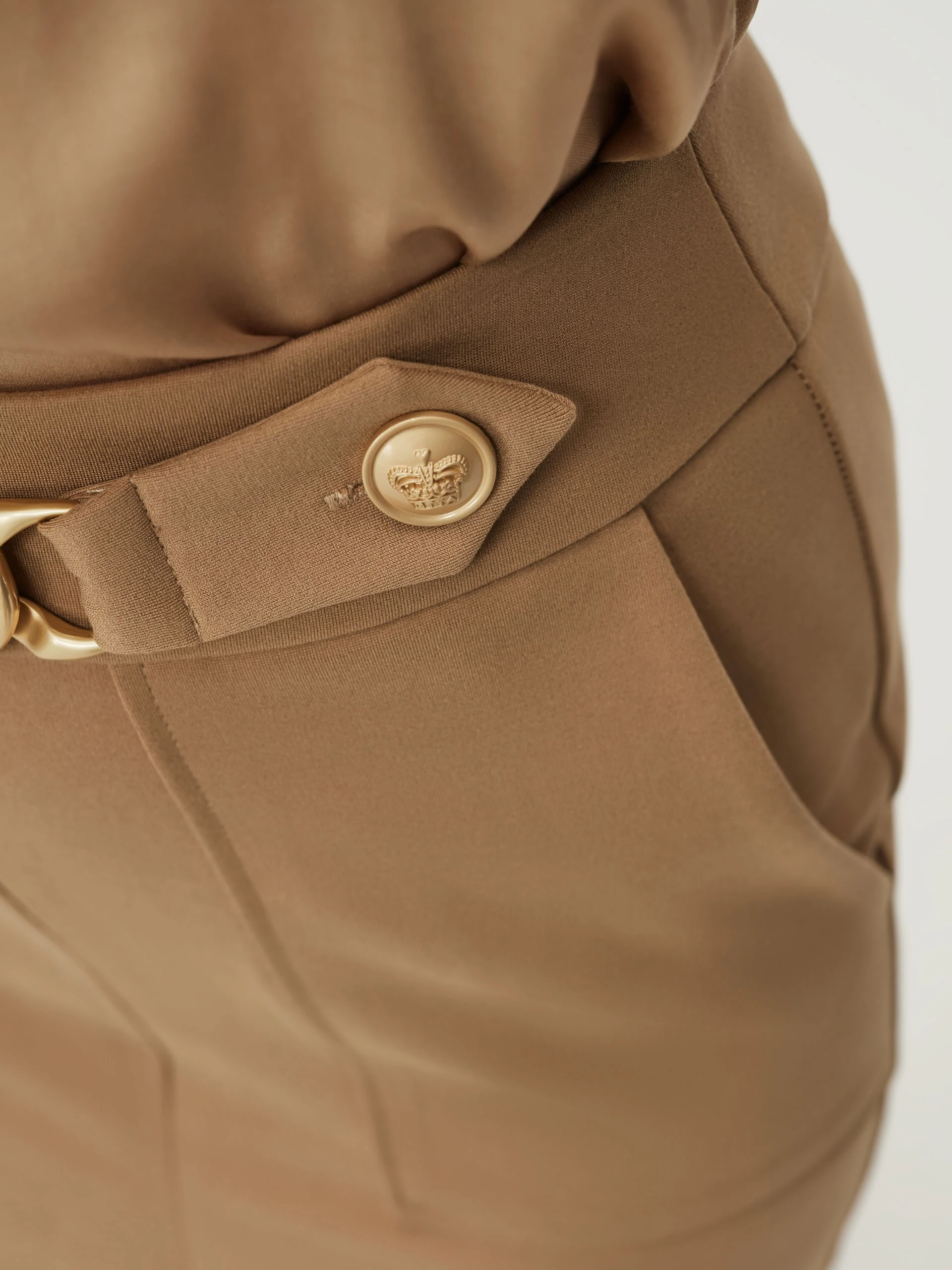 Fitted skirt in beige color
