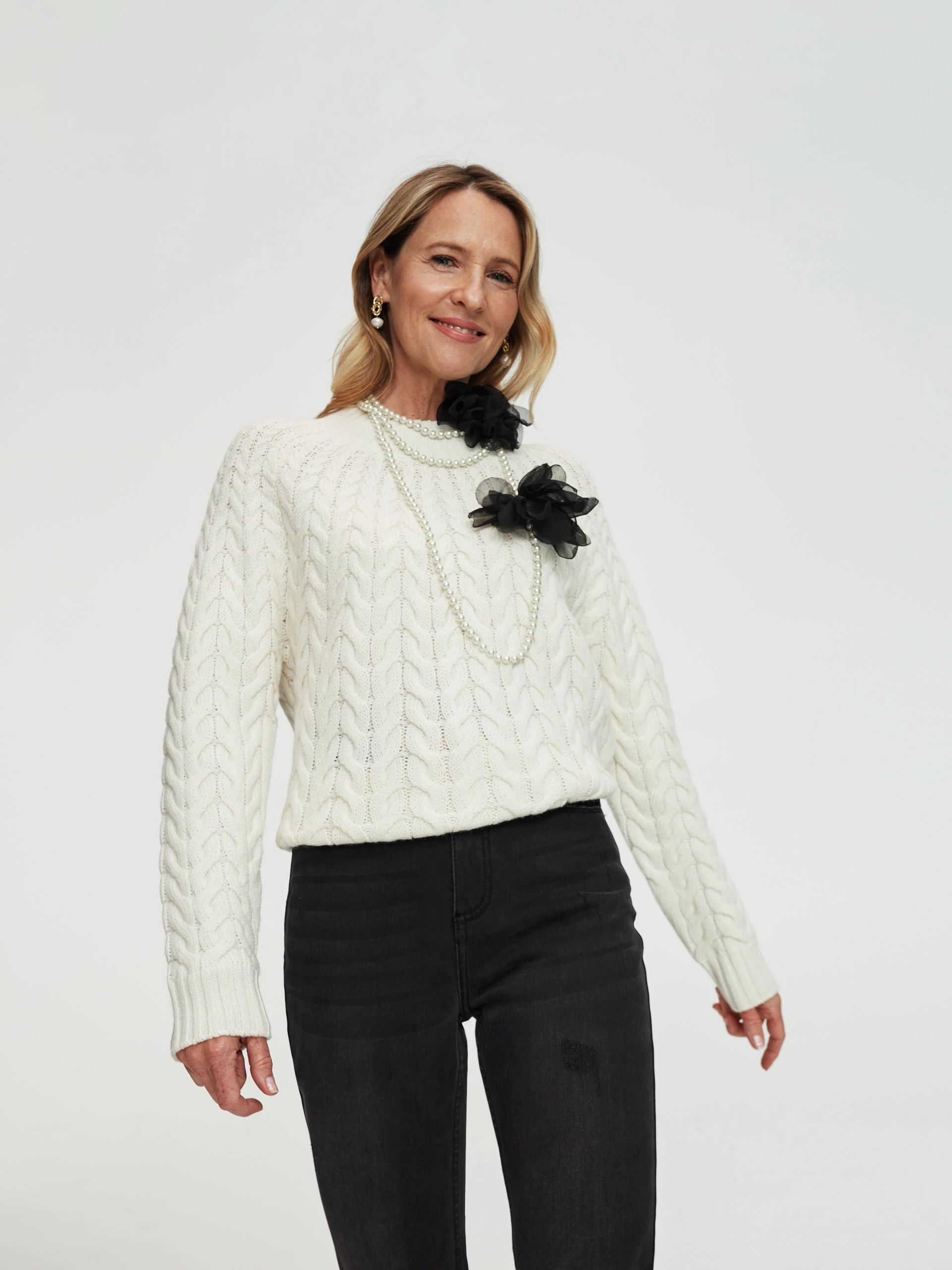 Sweter o warkoczowym splocie