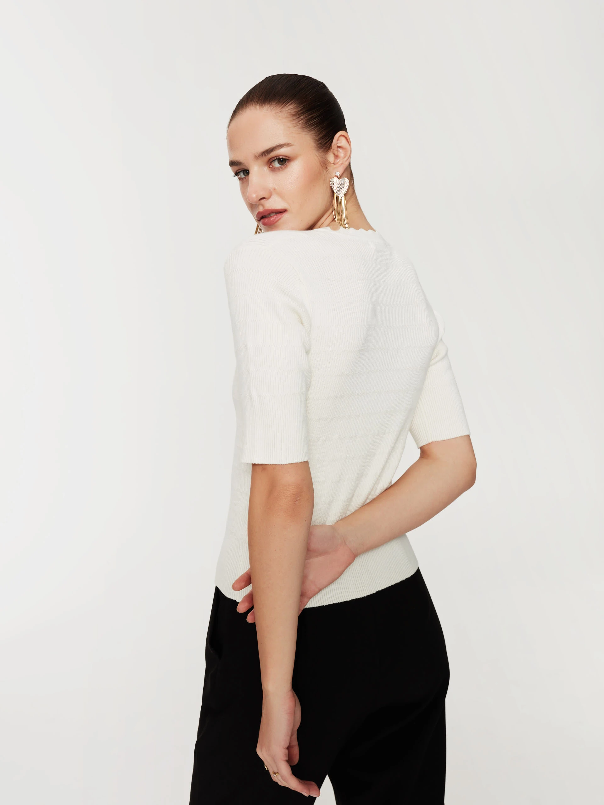 Ribbed sweater with short sleeves