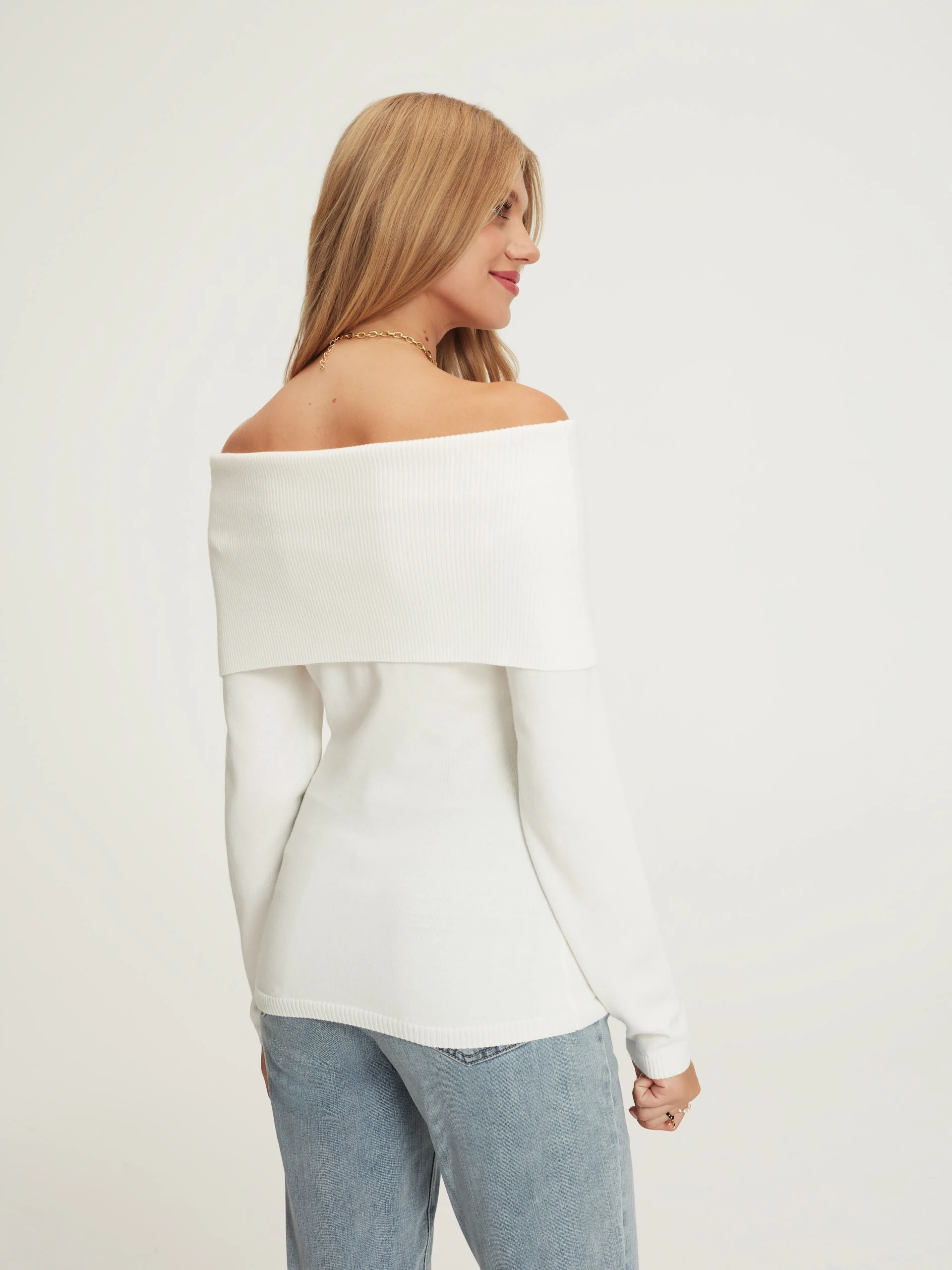 Sweater made of soft knit fabric