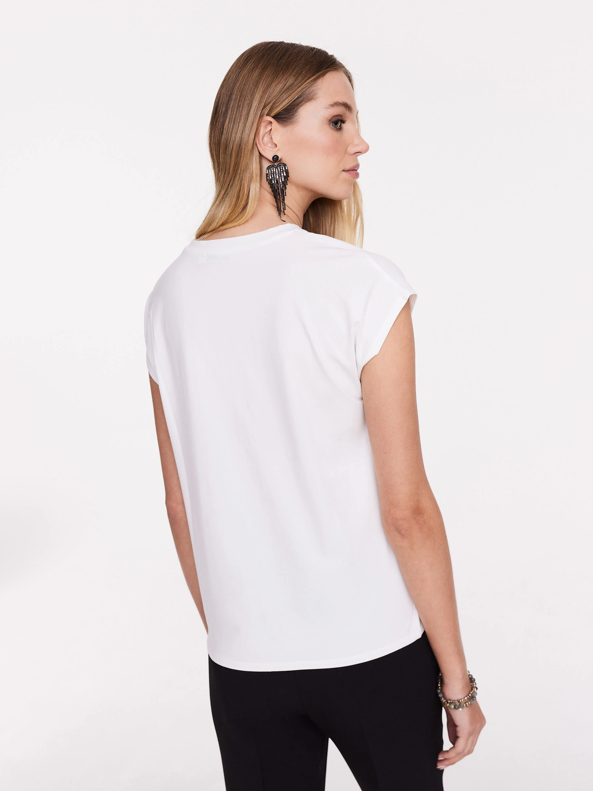 White blouse with short sleeves and patch applique