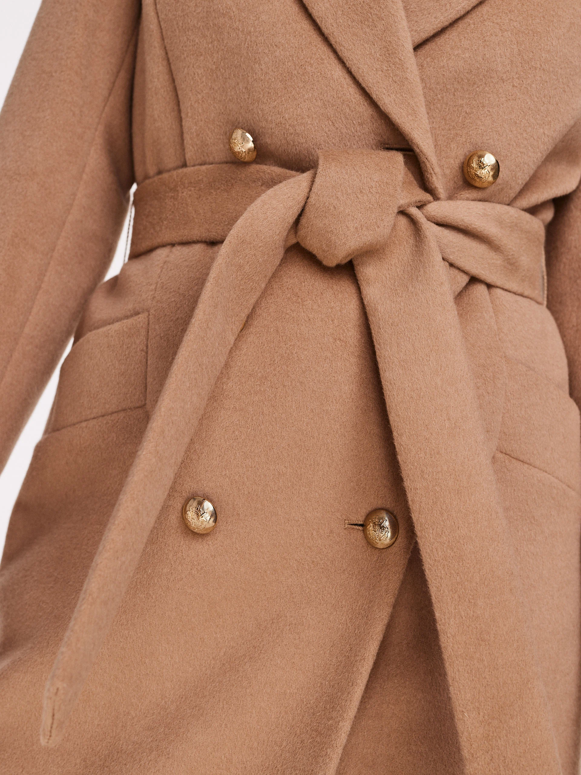 Caramel coat with double-breasted fastening