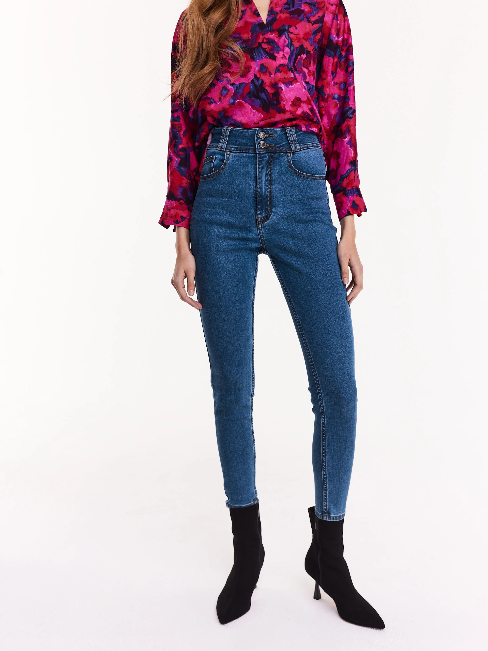 Fitted high-waisted denim pants