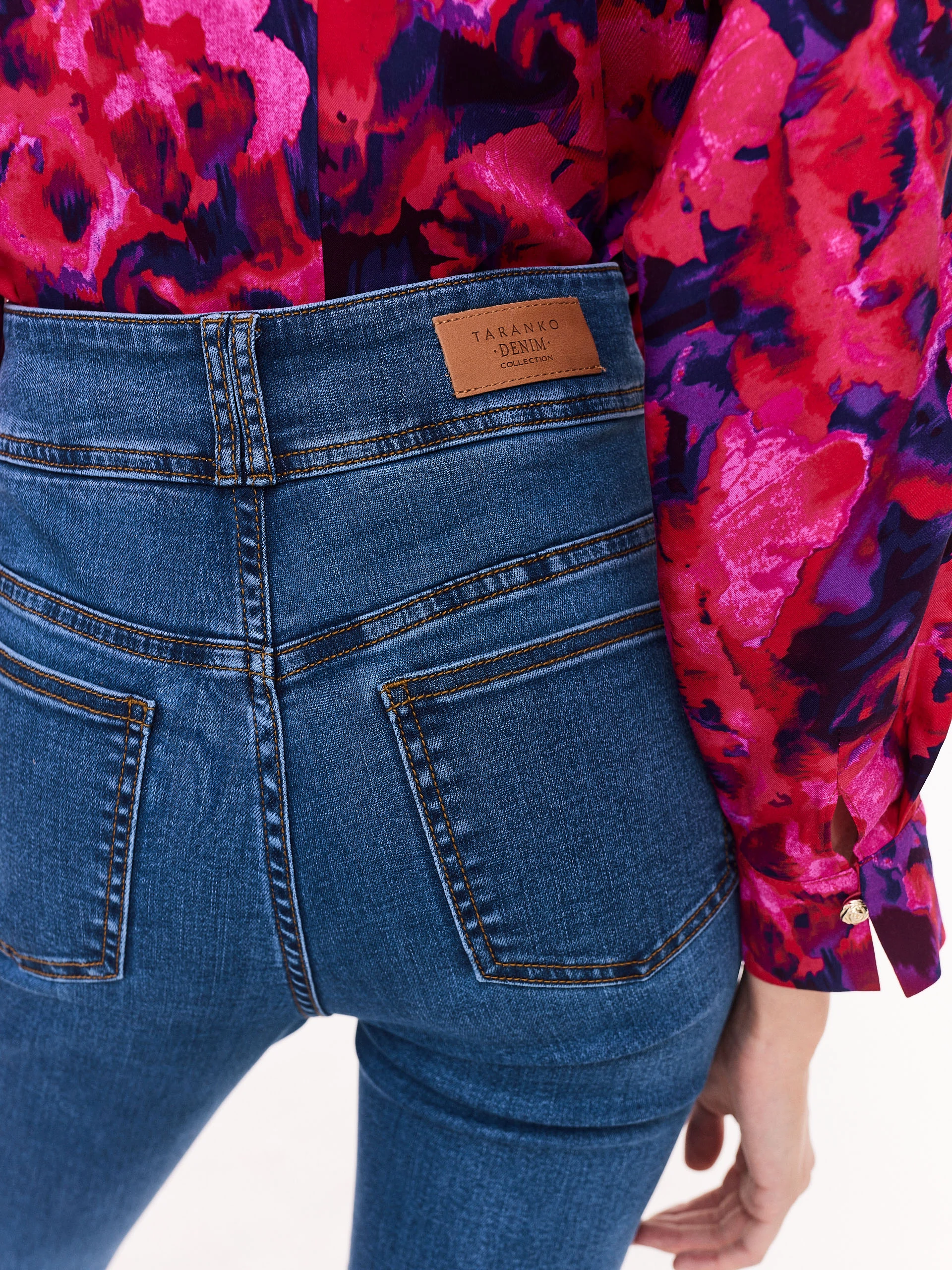 Fitted high-waisted denim pants