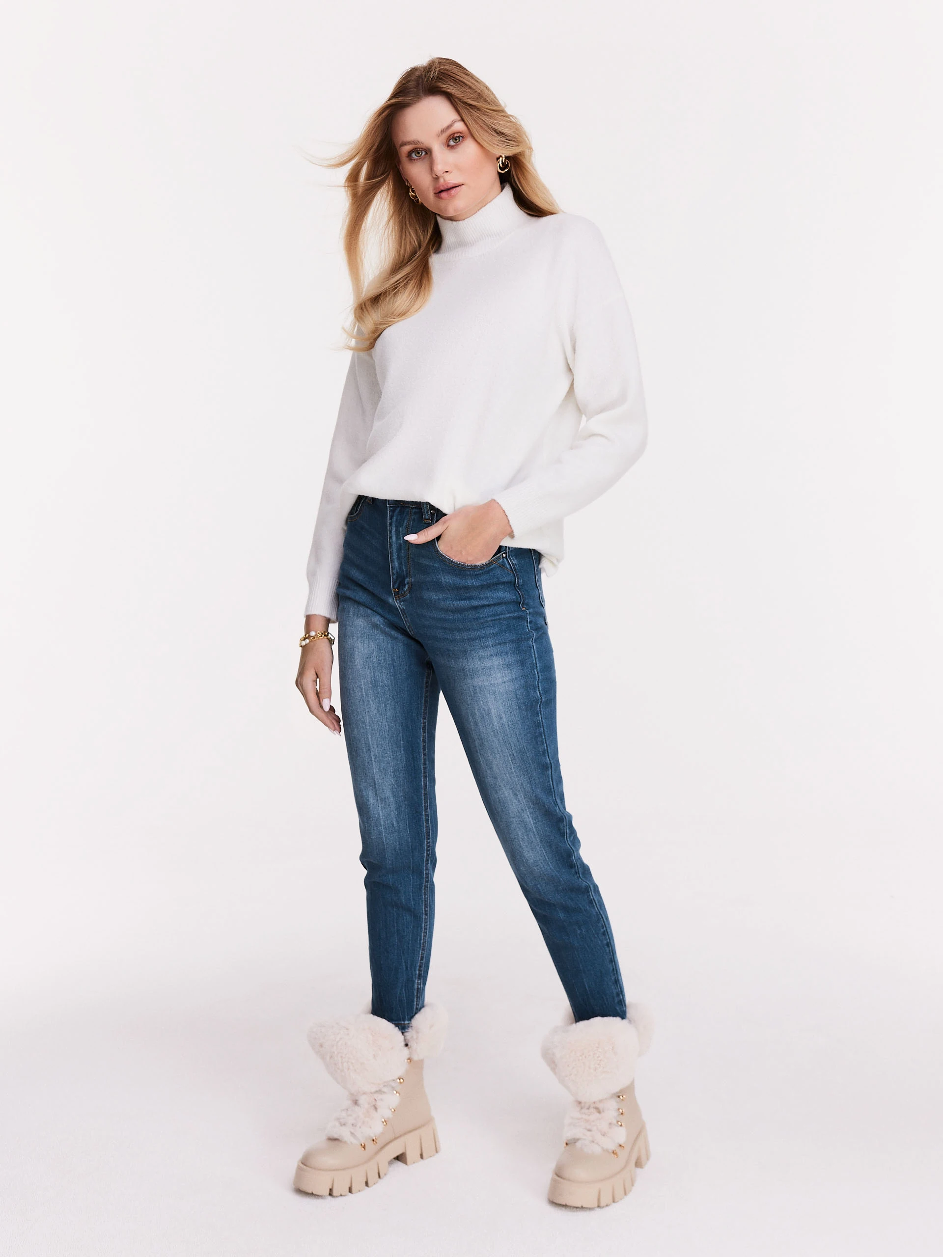 Thin jeans pants with narrow legs