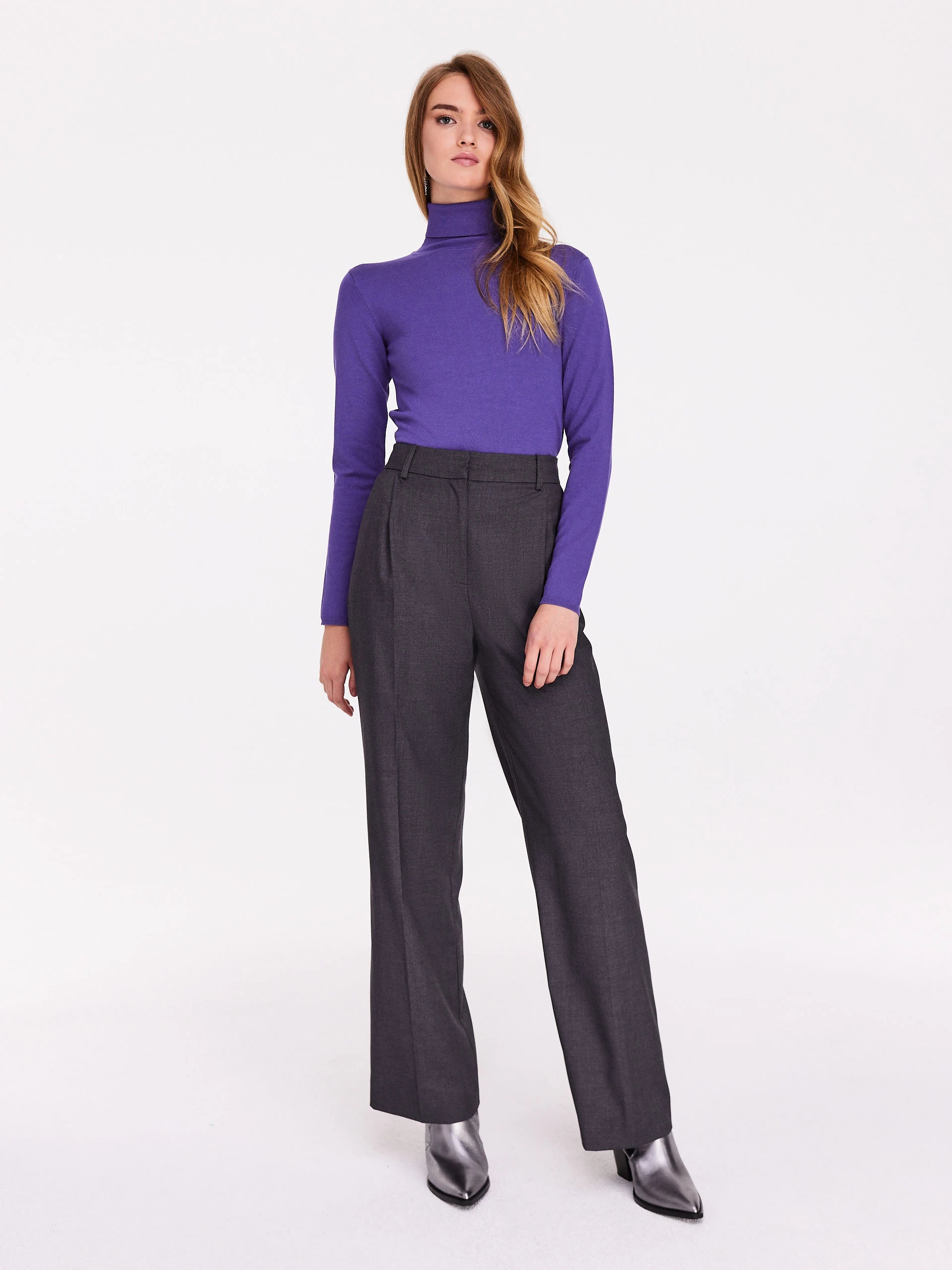 Matching purple viscose turtleneck
