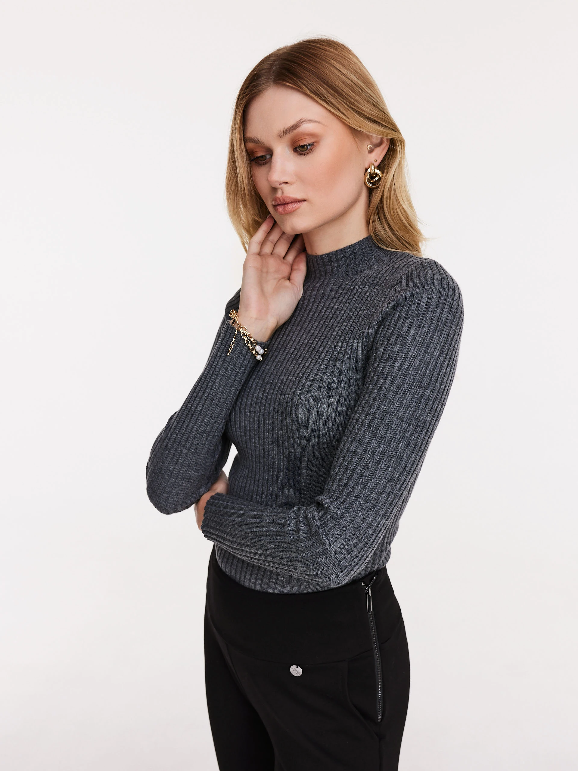 Fitted grey merino wool sweater