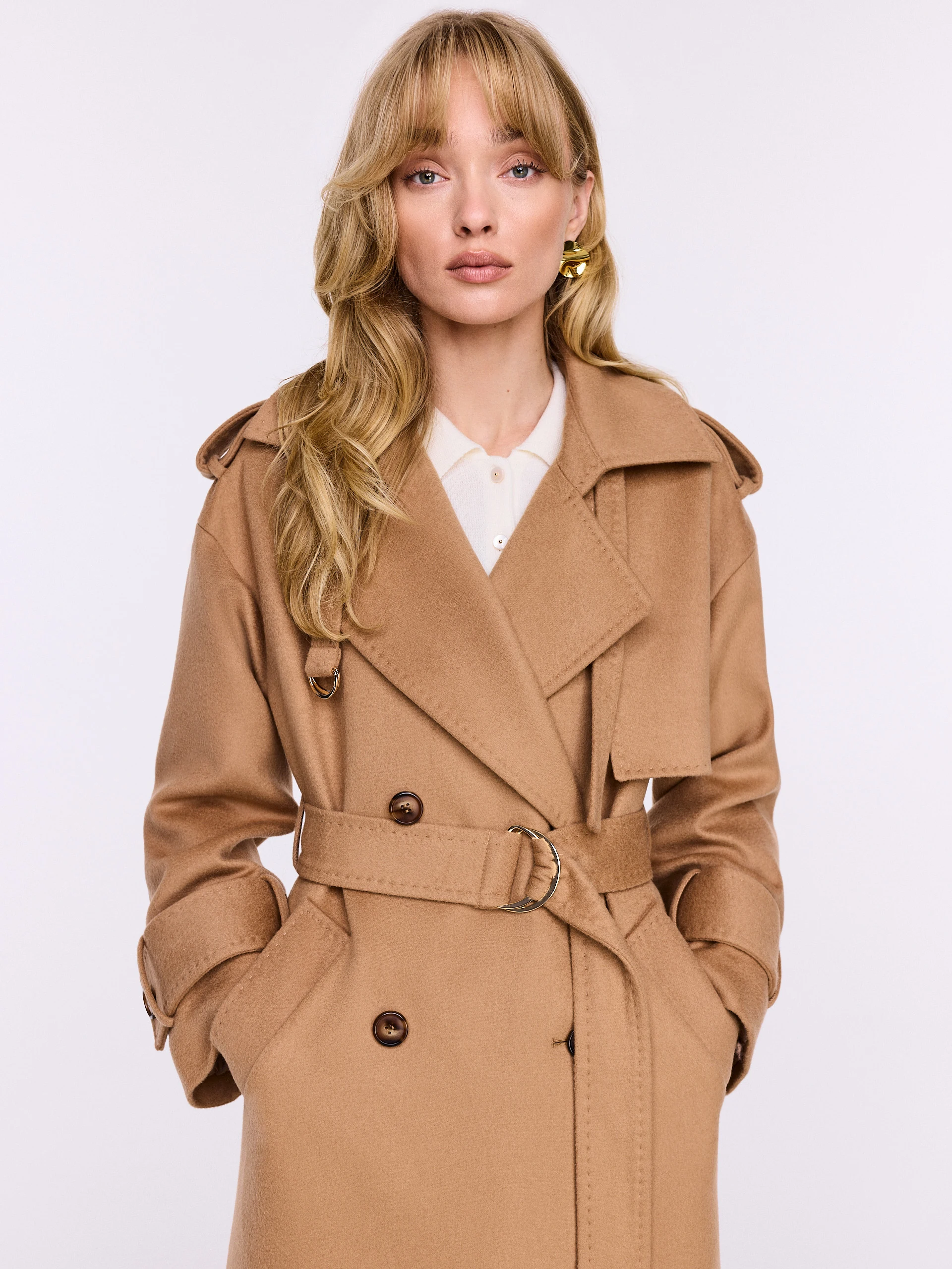 Elegant caramel coat made of wool