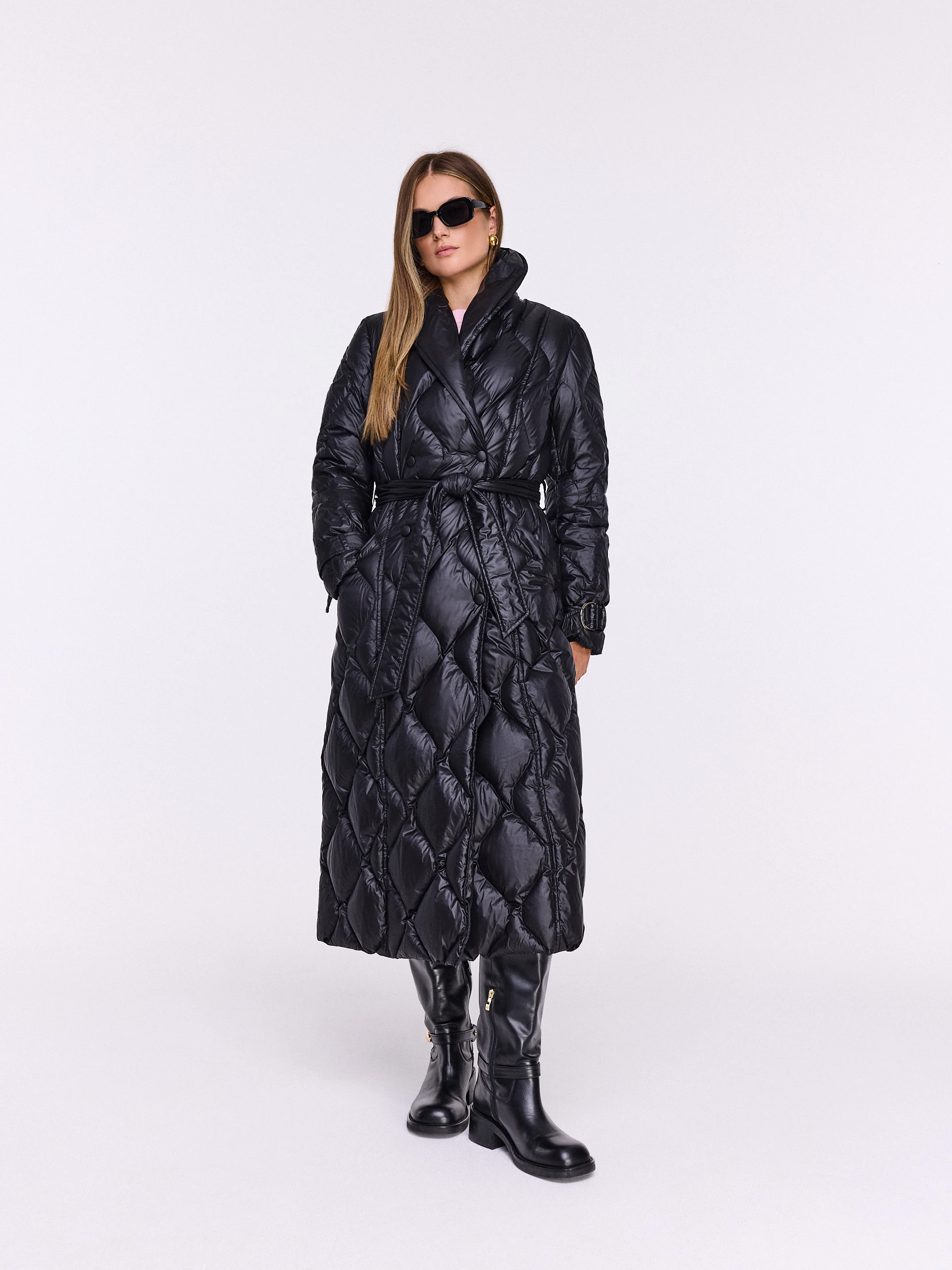 Long down coat made of quilted fabric
